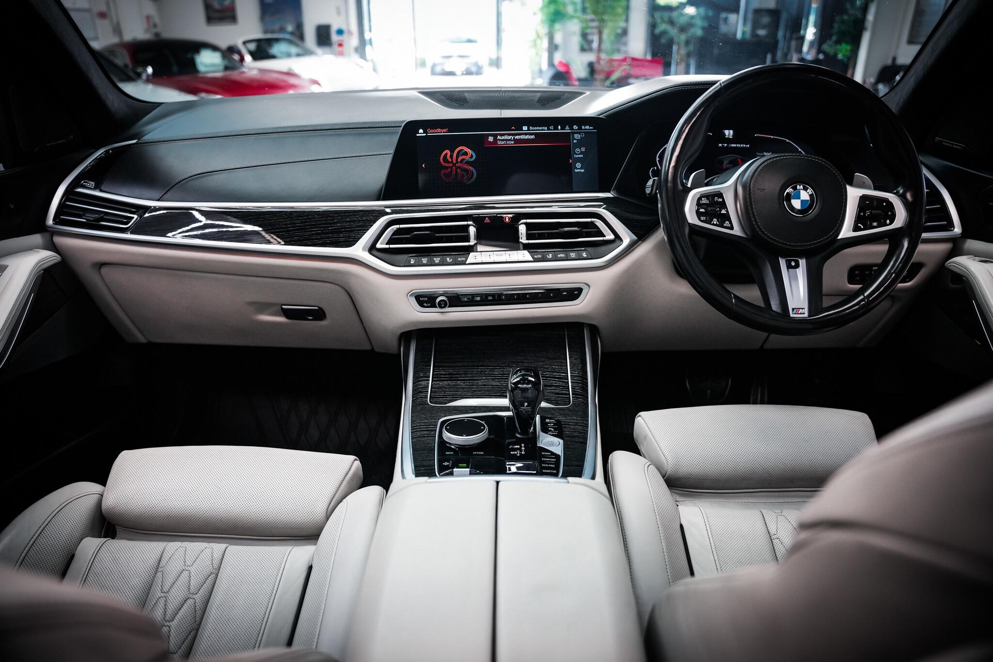 BMW X7 view 21