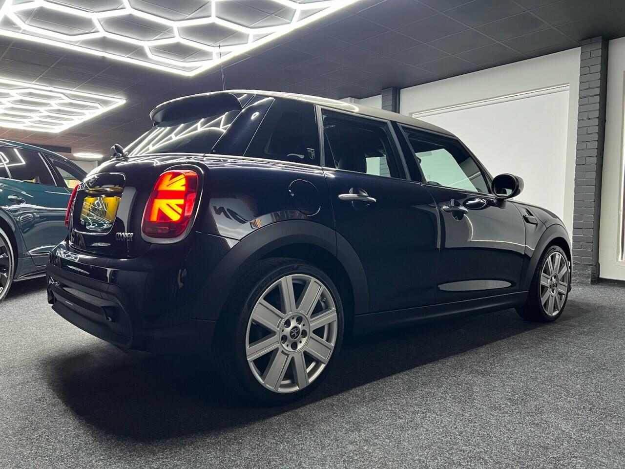 Mini Hatch view 14