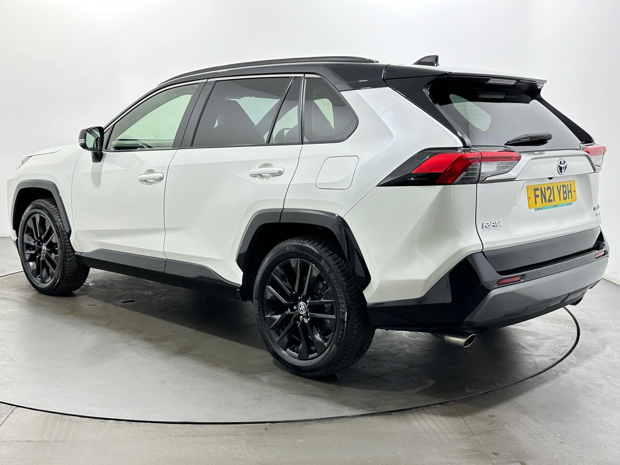 Toyota Rav4 view 6