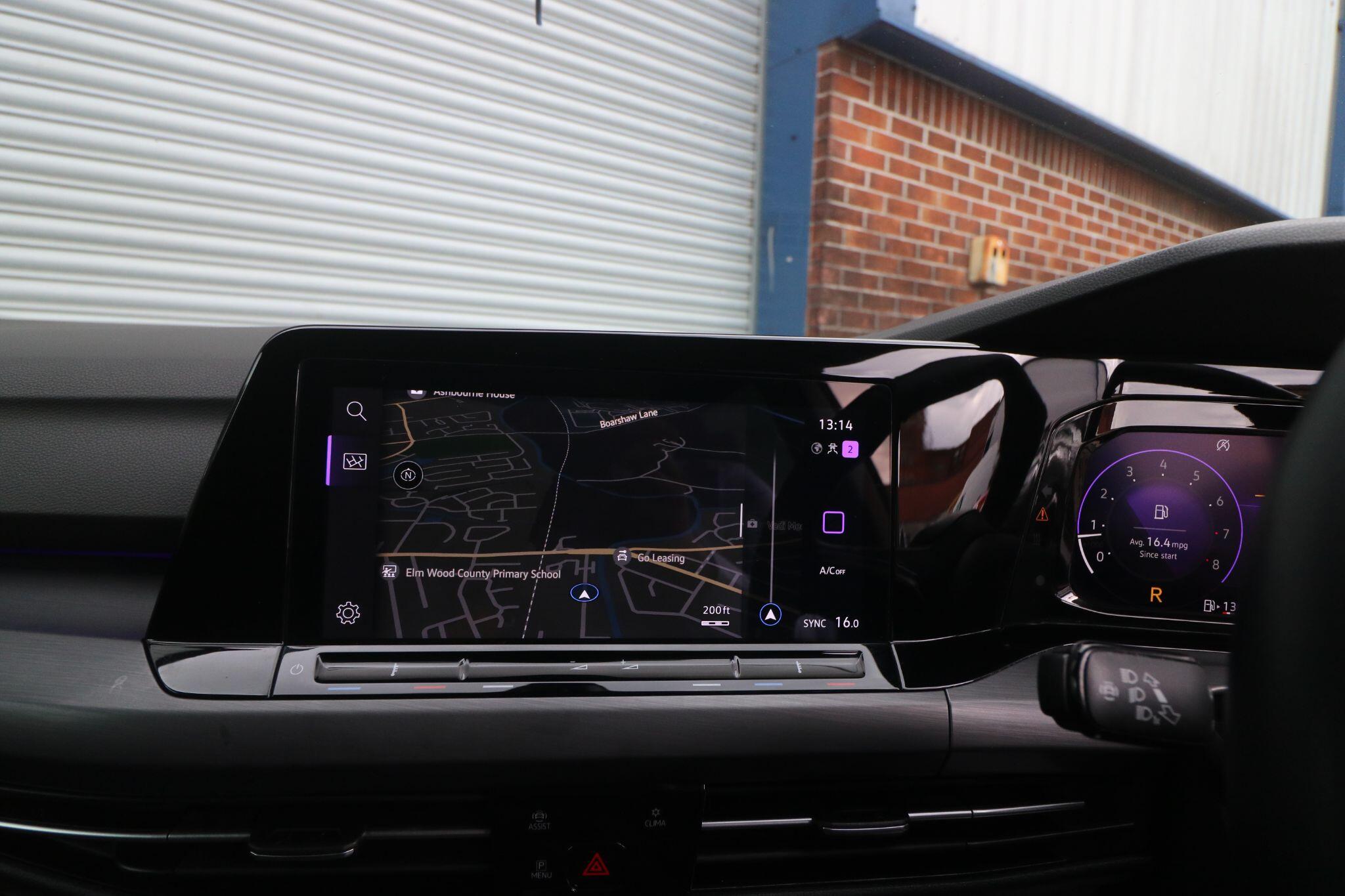 Volkswagen Golf view 18