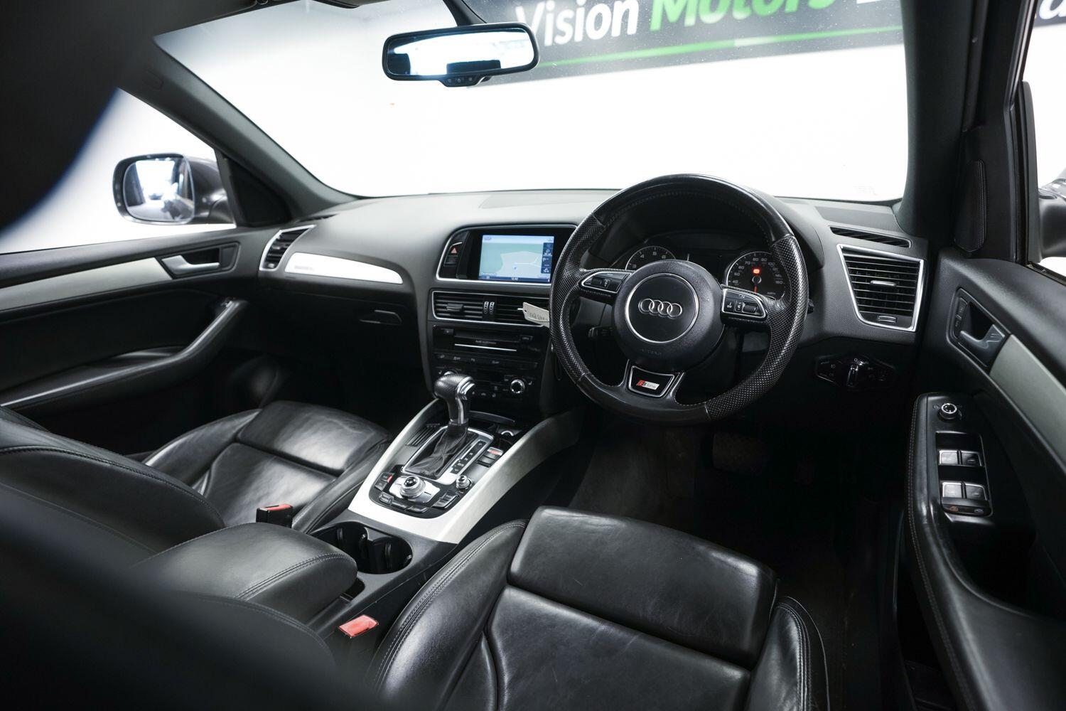 Audi Q5 view 8