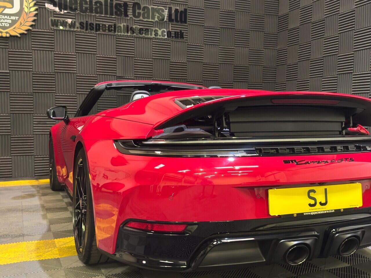 Porsche 911 view 30