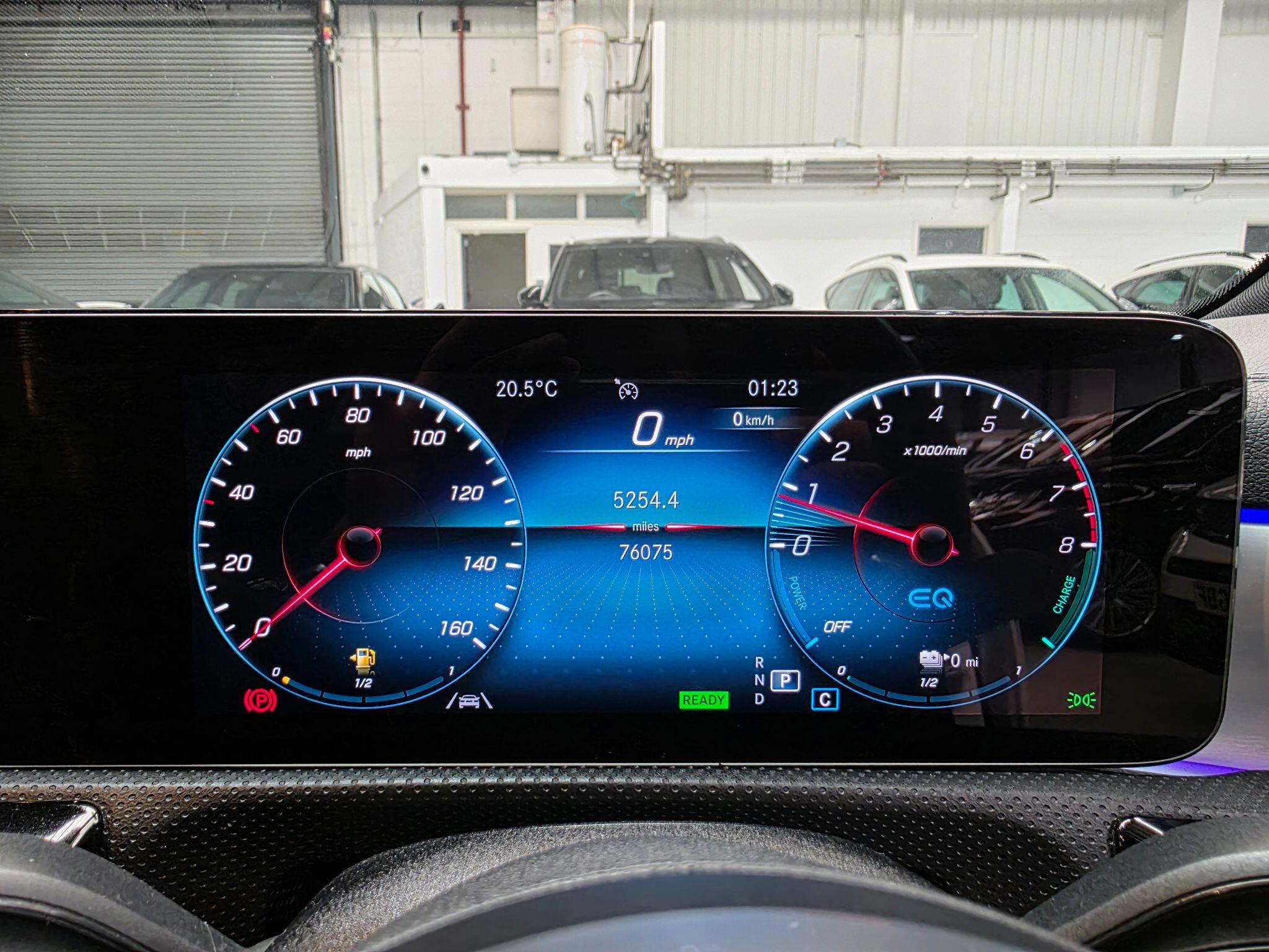 Mercedes-Benz Cla view 11