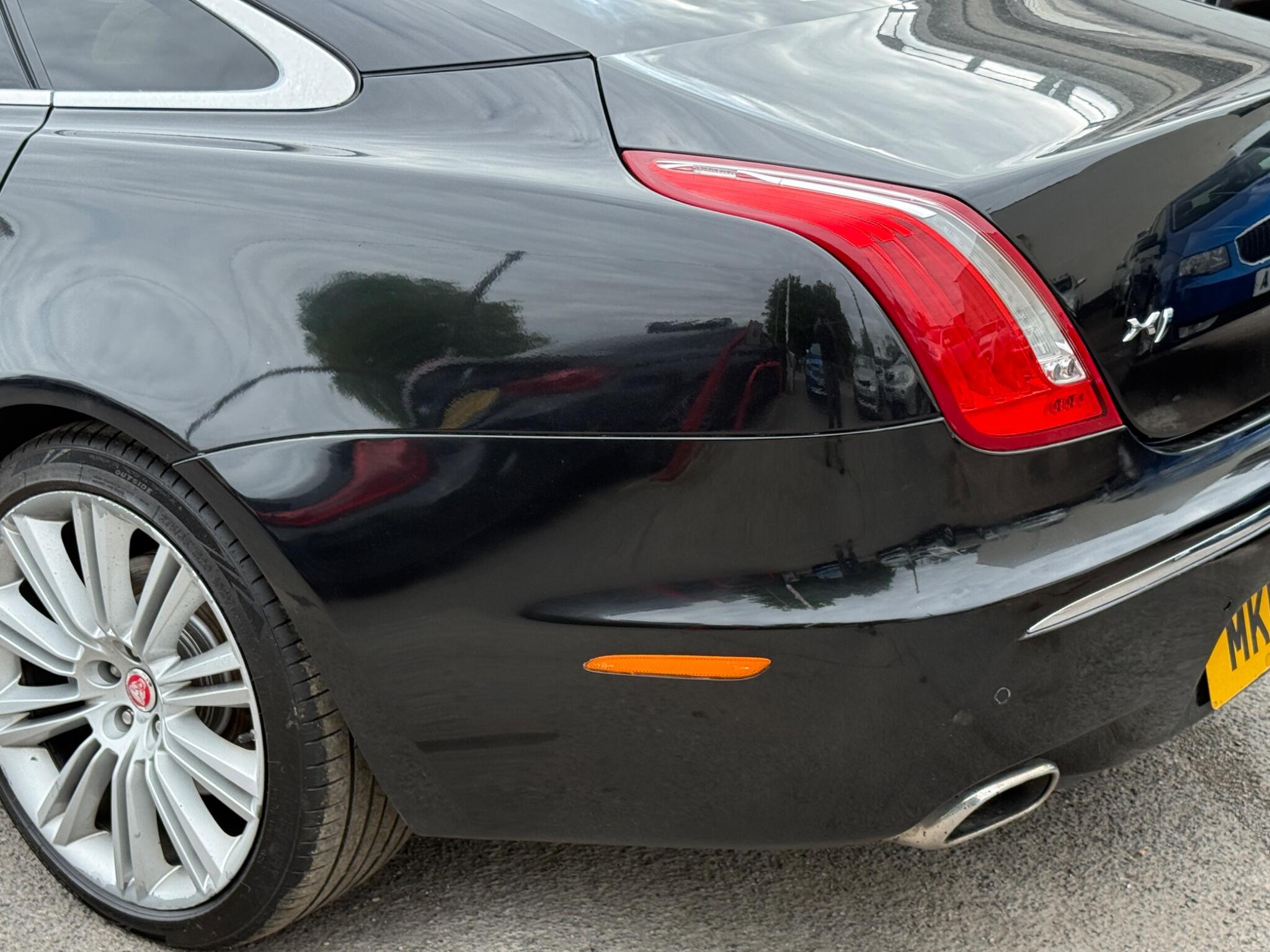 Jaguar XJ - Image 27