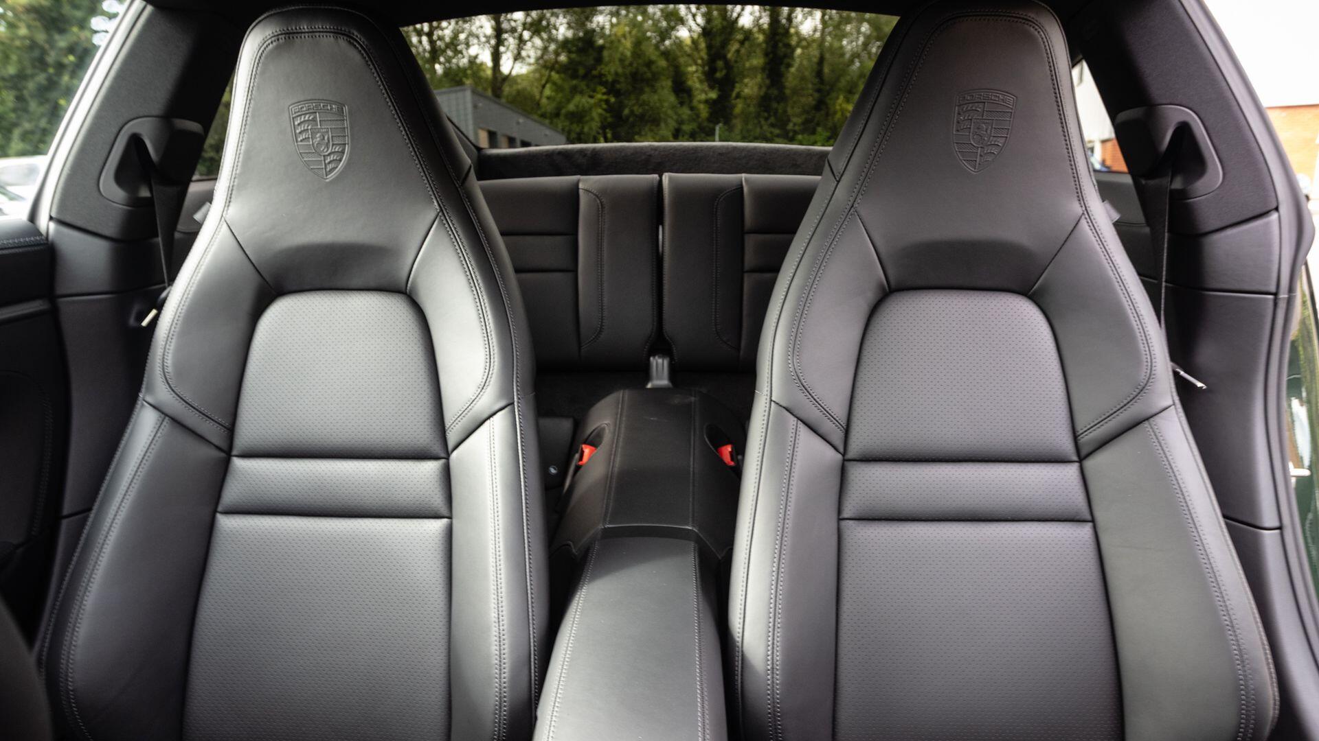 Porsche 911 view 34