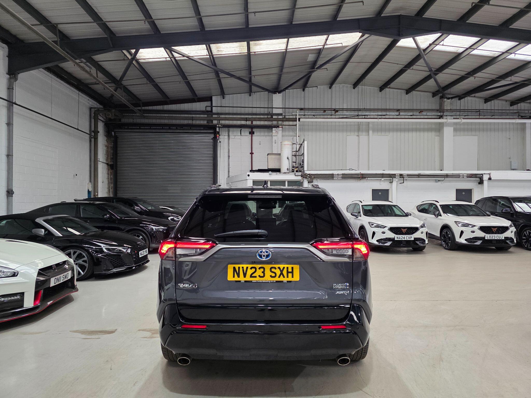 Toyota RAV4 view 4