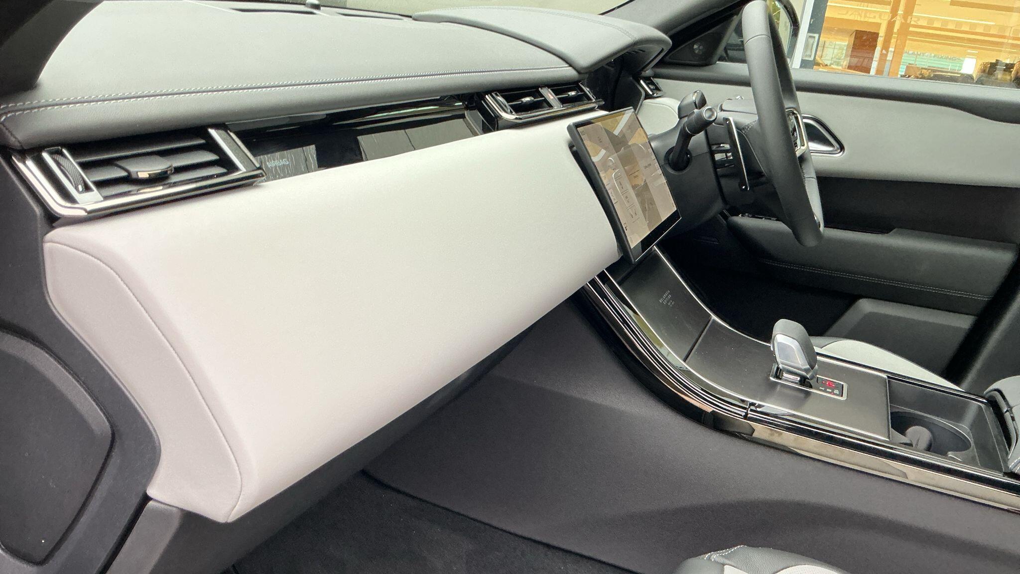 Land Rover Range Rover Velar view 8