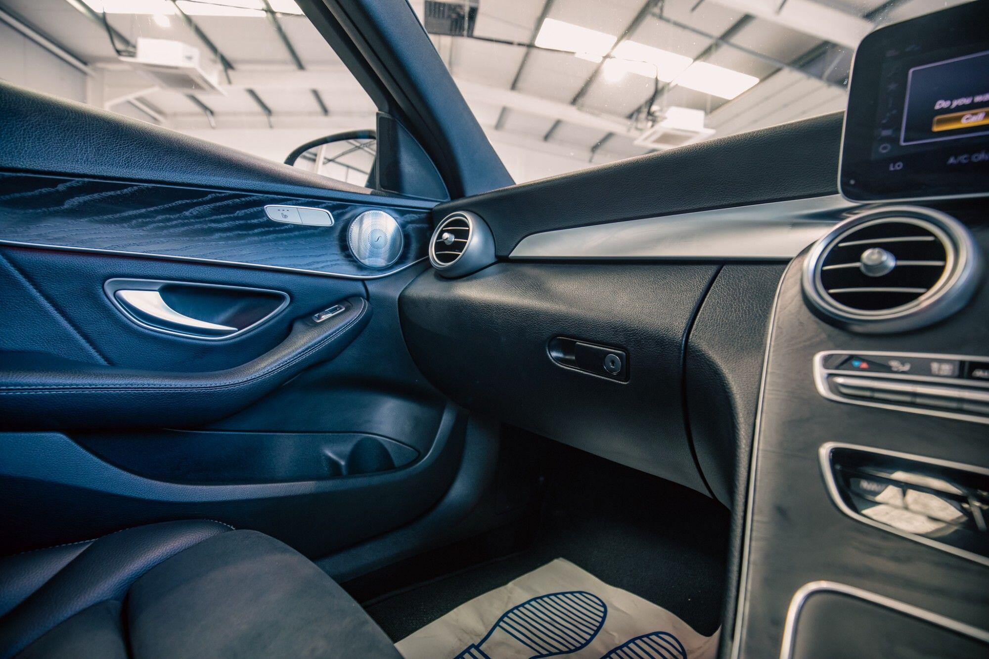 Mercedes-Benz C-Class view 20