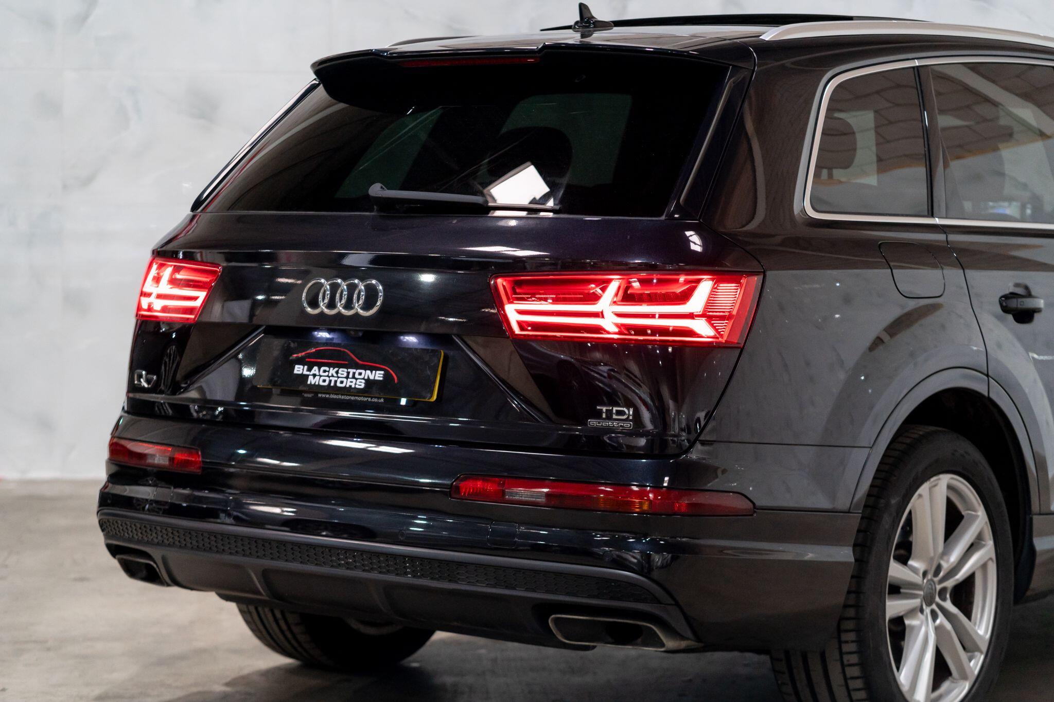 Audi Q7 view 39