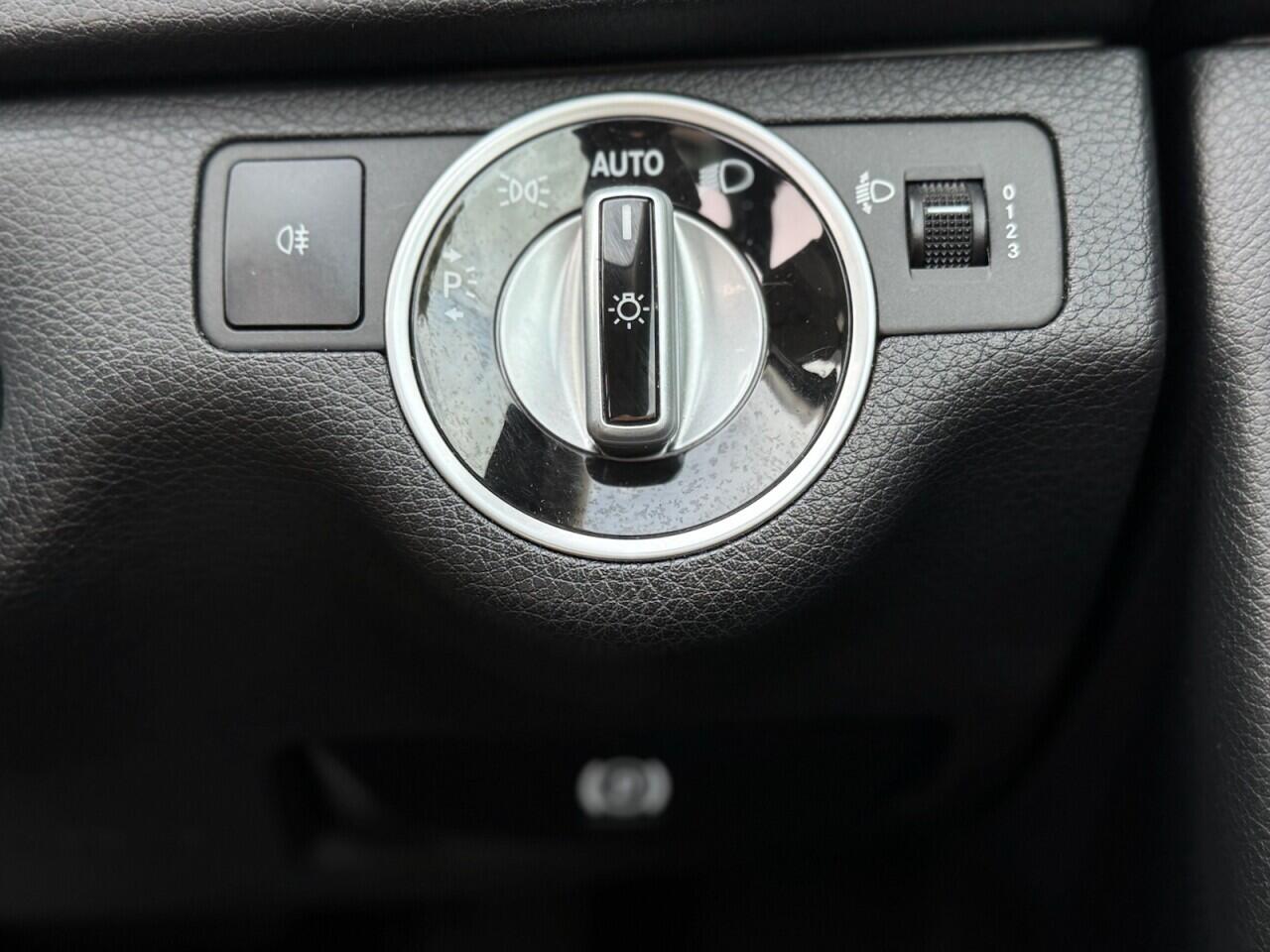 Mercedes-Benz C-Class view 17