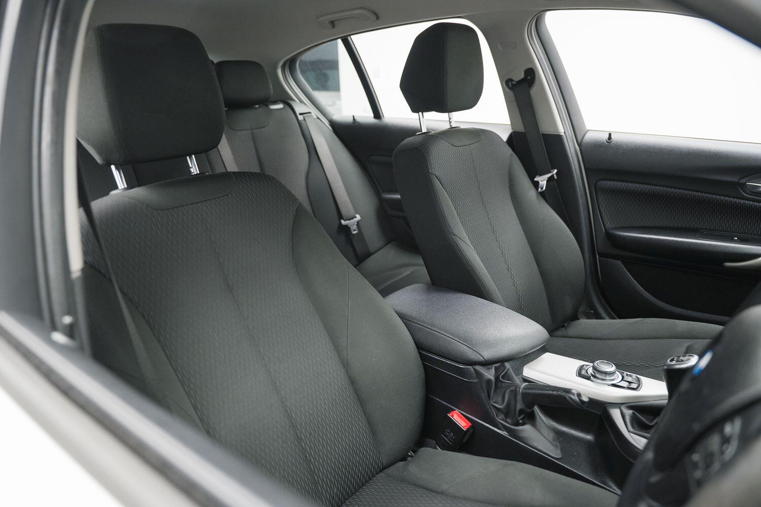 BMW 1 Series view 8