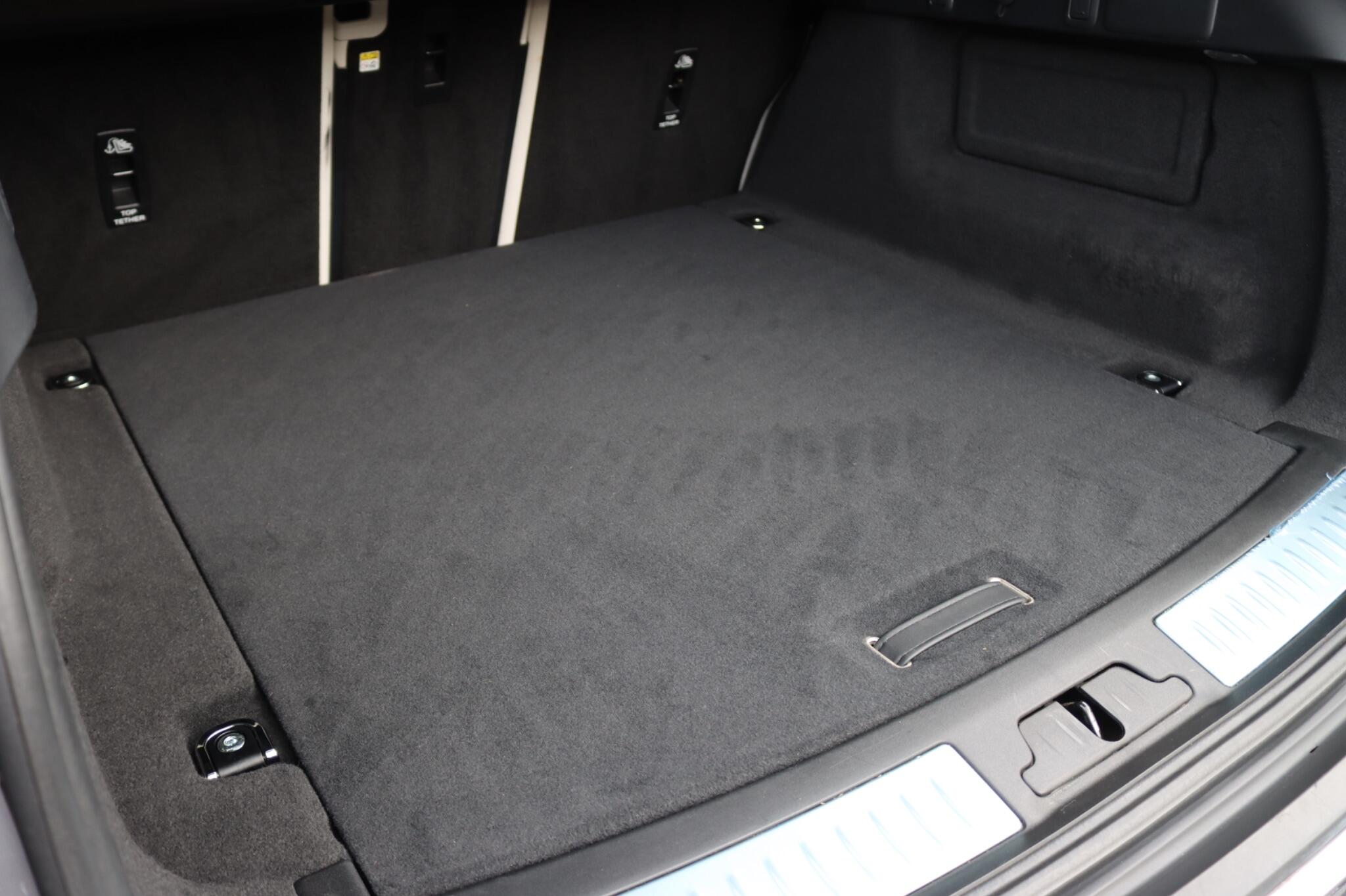 Land Rover Range Rover Velar view 28