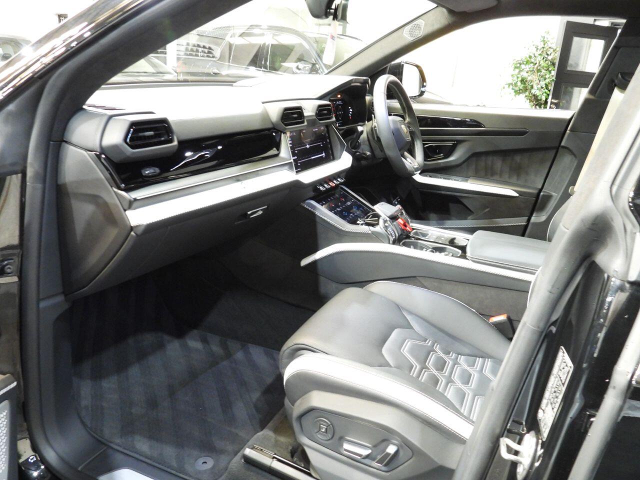 Lamborghini Urus view 20