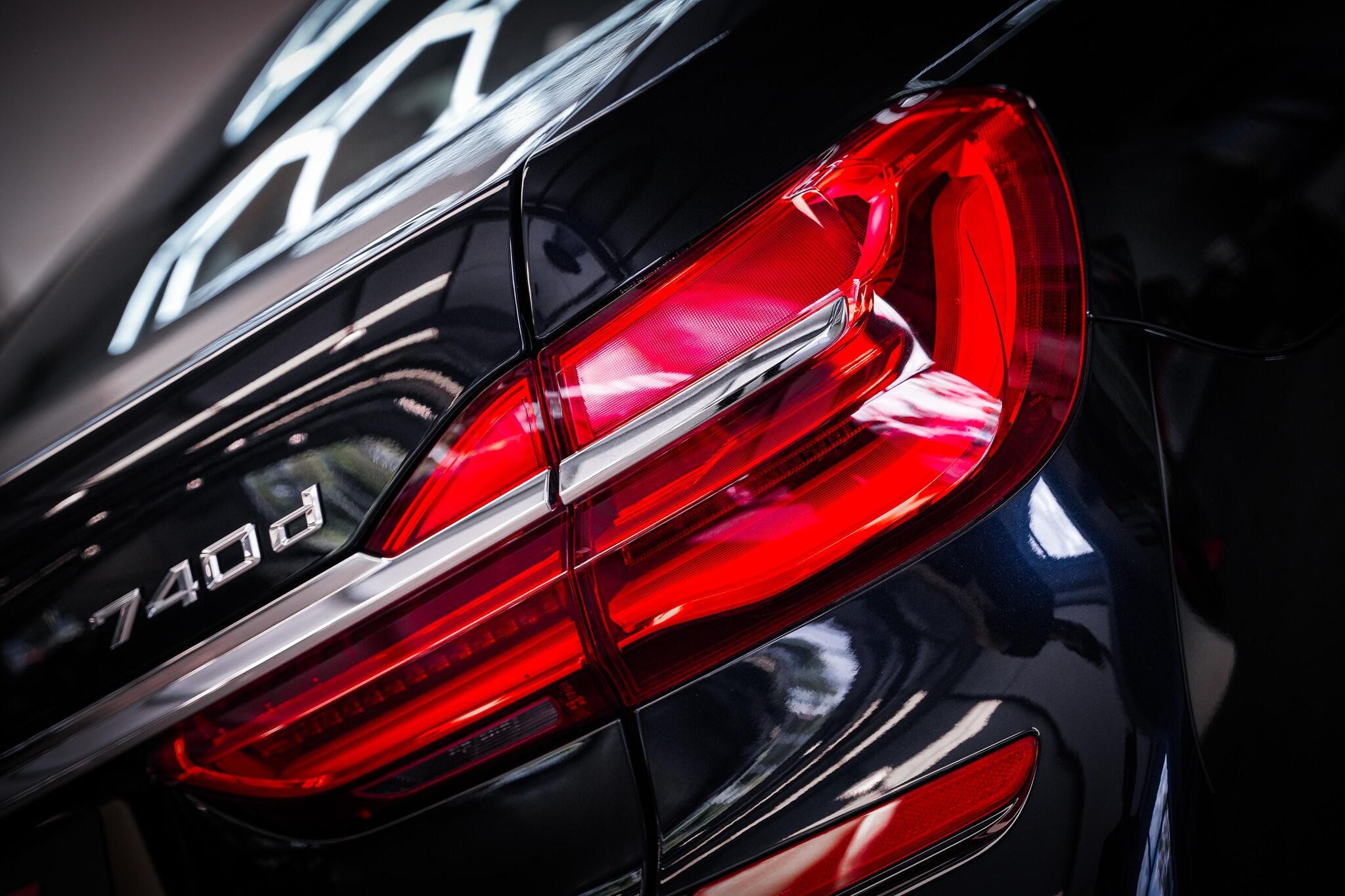 BMW 7 Series view 37