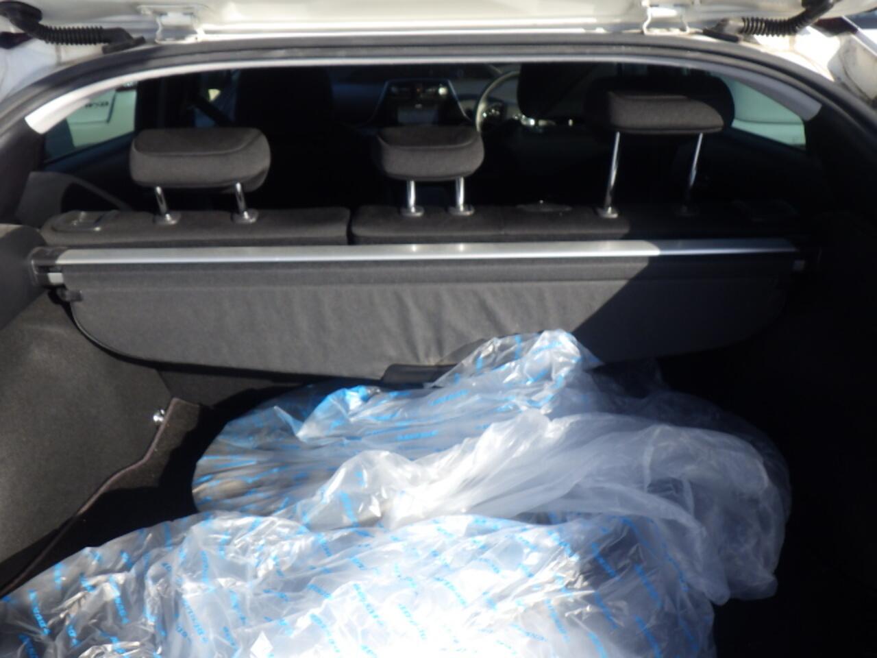 Toyota Prius view 9