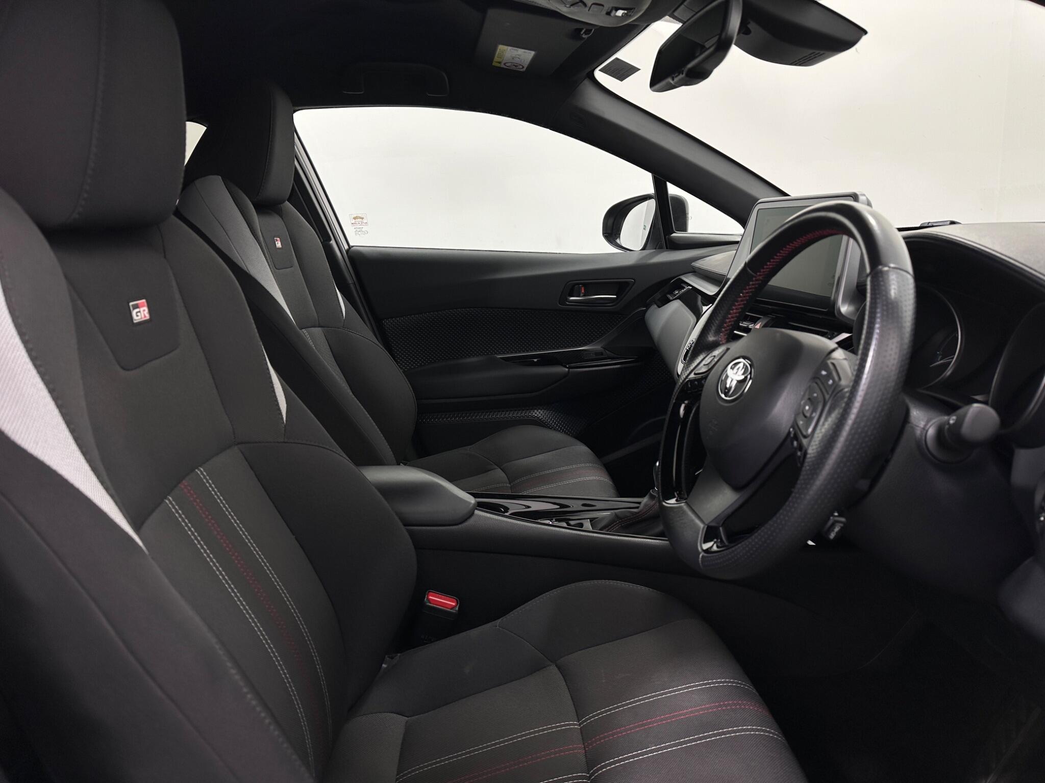 Toyota C-HR view 31