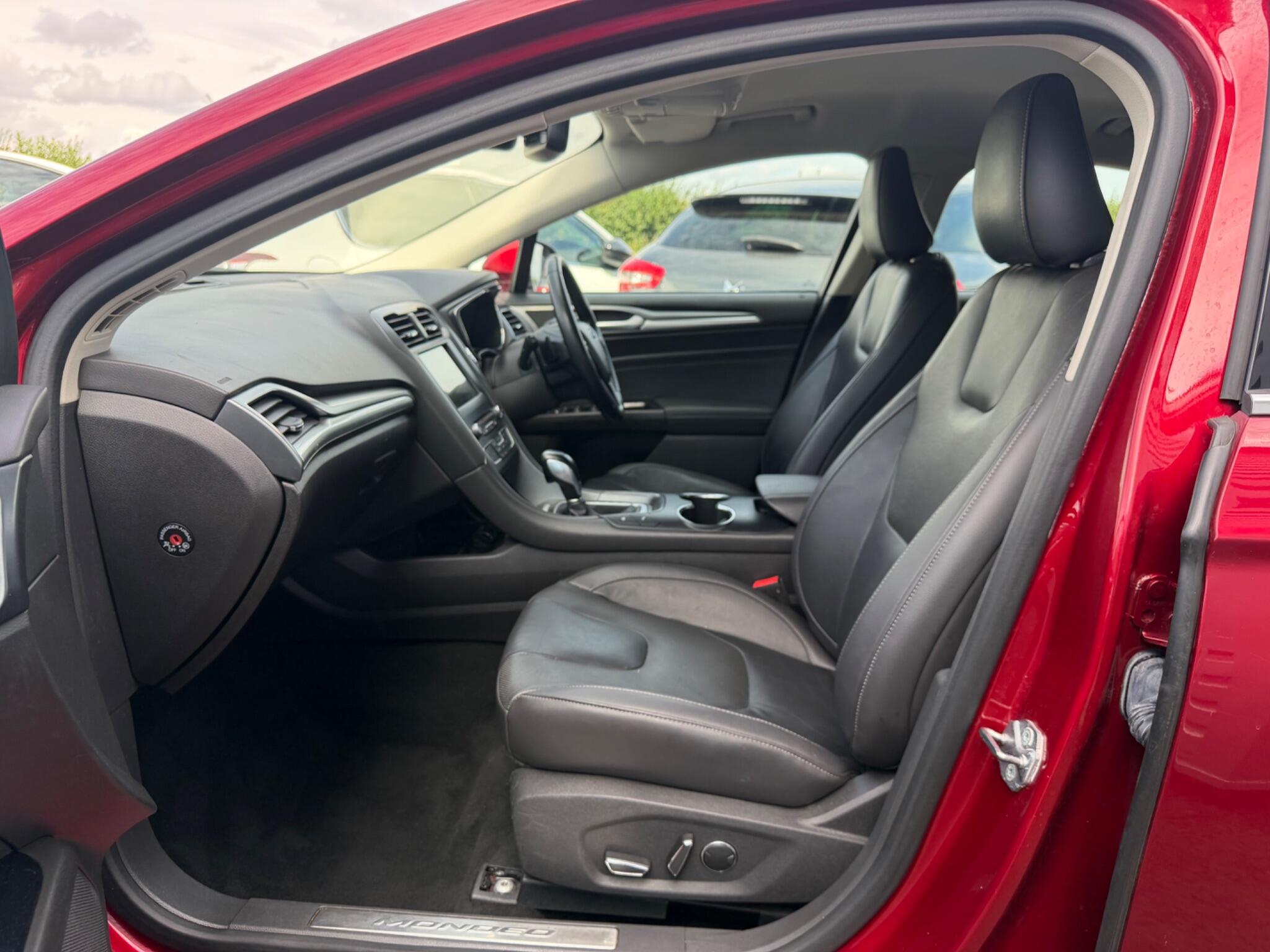 Ford Mondeo view 7