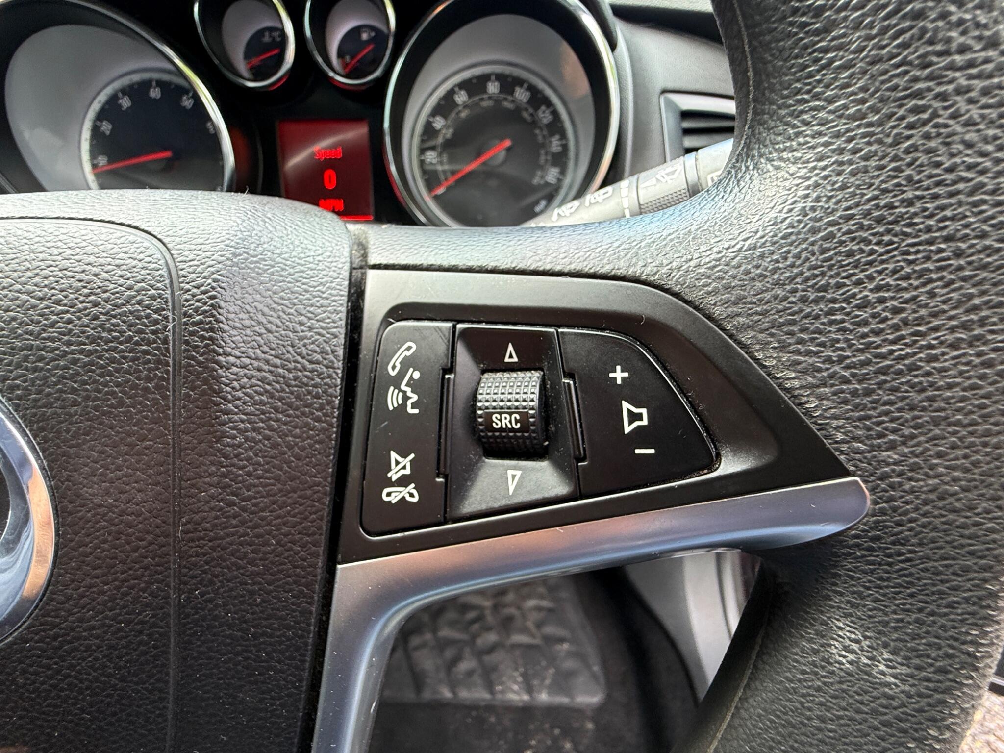 2014 Vauxhall Astra image 27