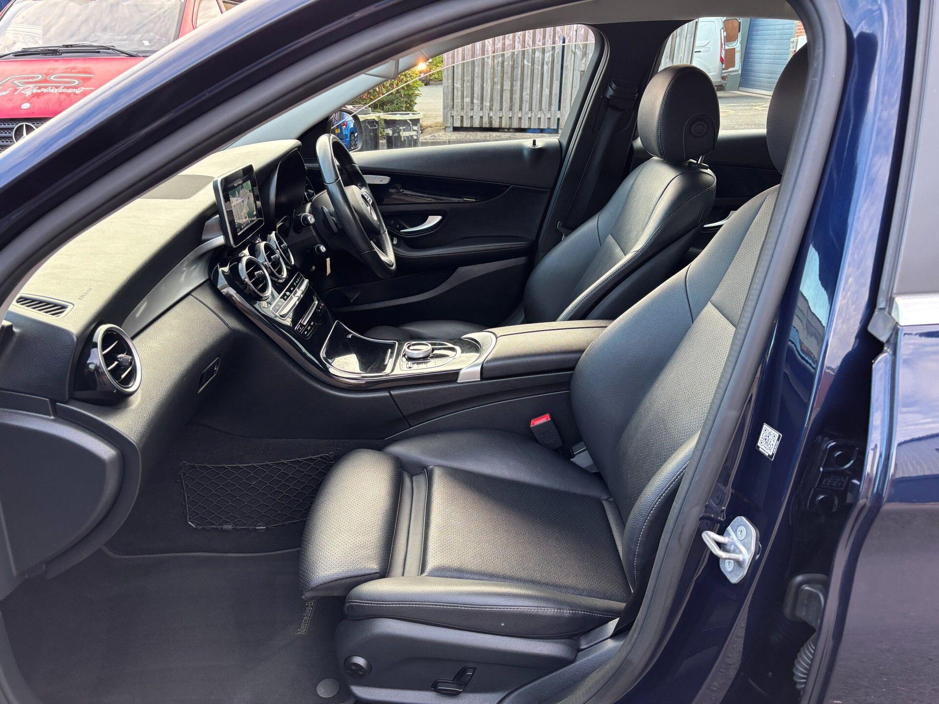 Mercedes-Benz C-Class view 27