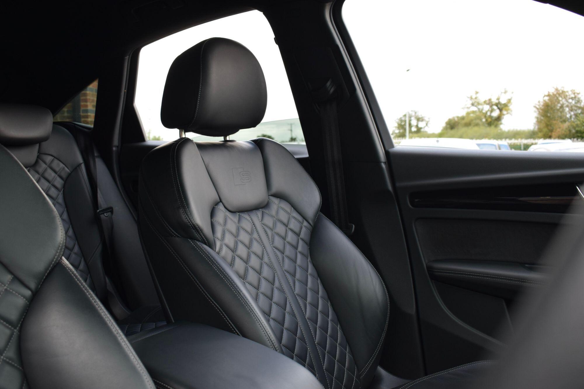 Audi Q5 view 5
