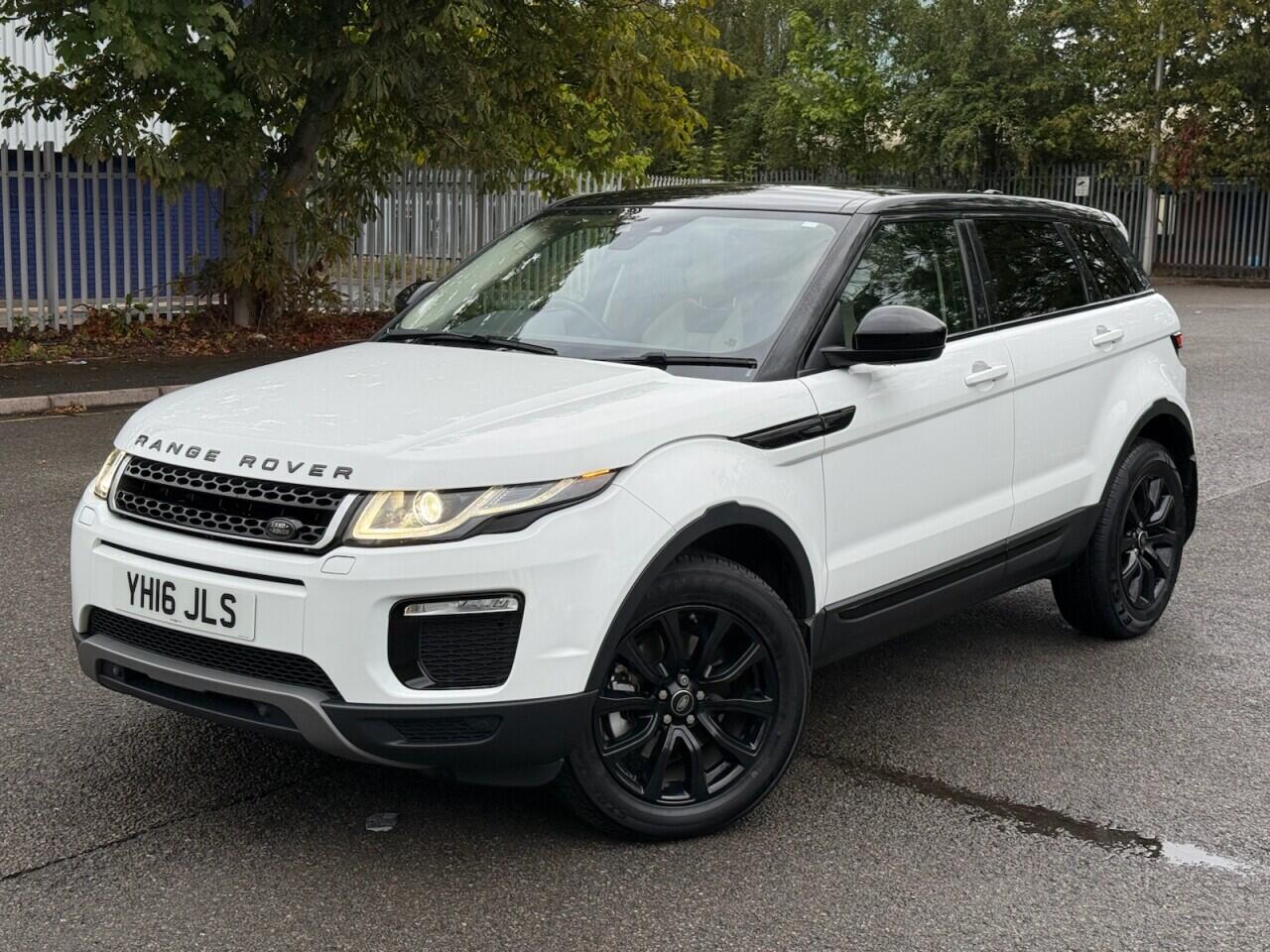 Land Rover Range Rover Evoque view 3