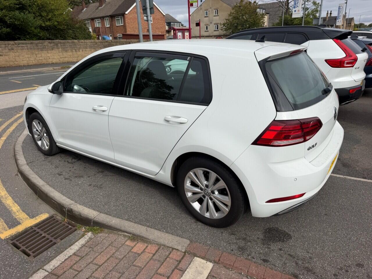 Volkswagen Golf view 5