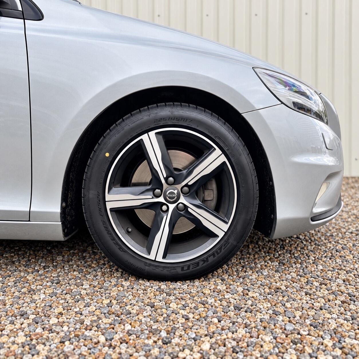 Volvo V40 view 13