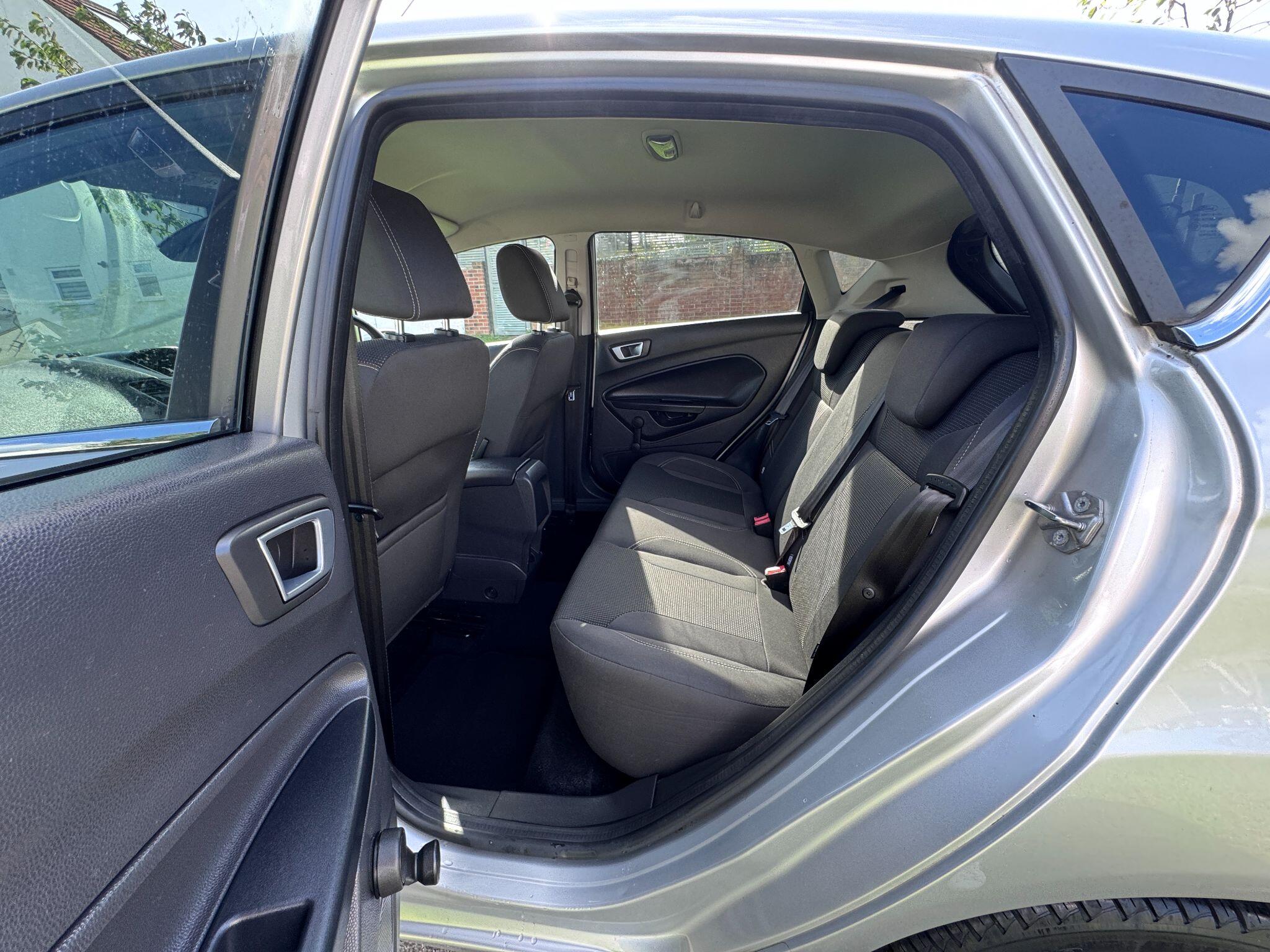 2017 Ford Fiesta image 19