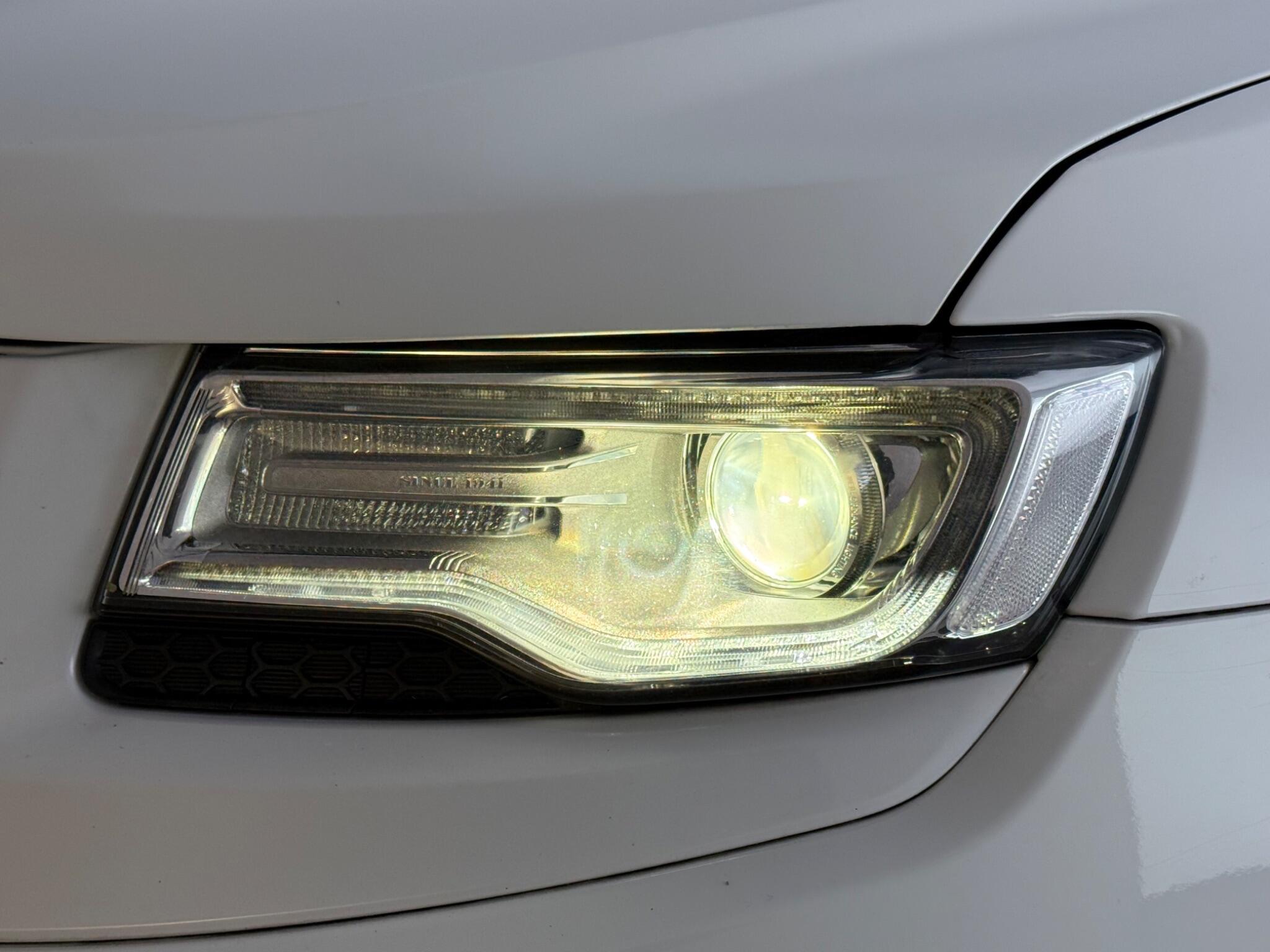 Jeep Grand Cherokee view 12