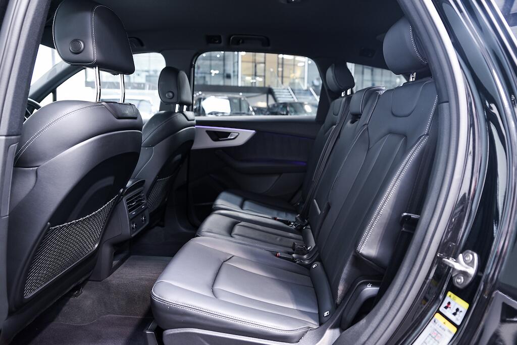 Audi Q7 view 15