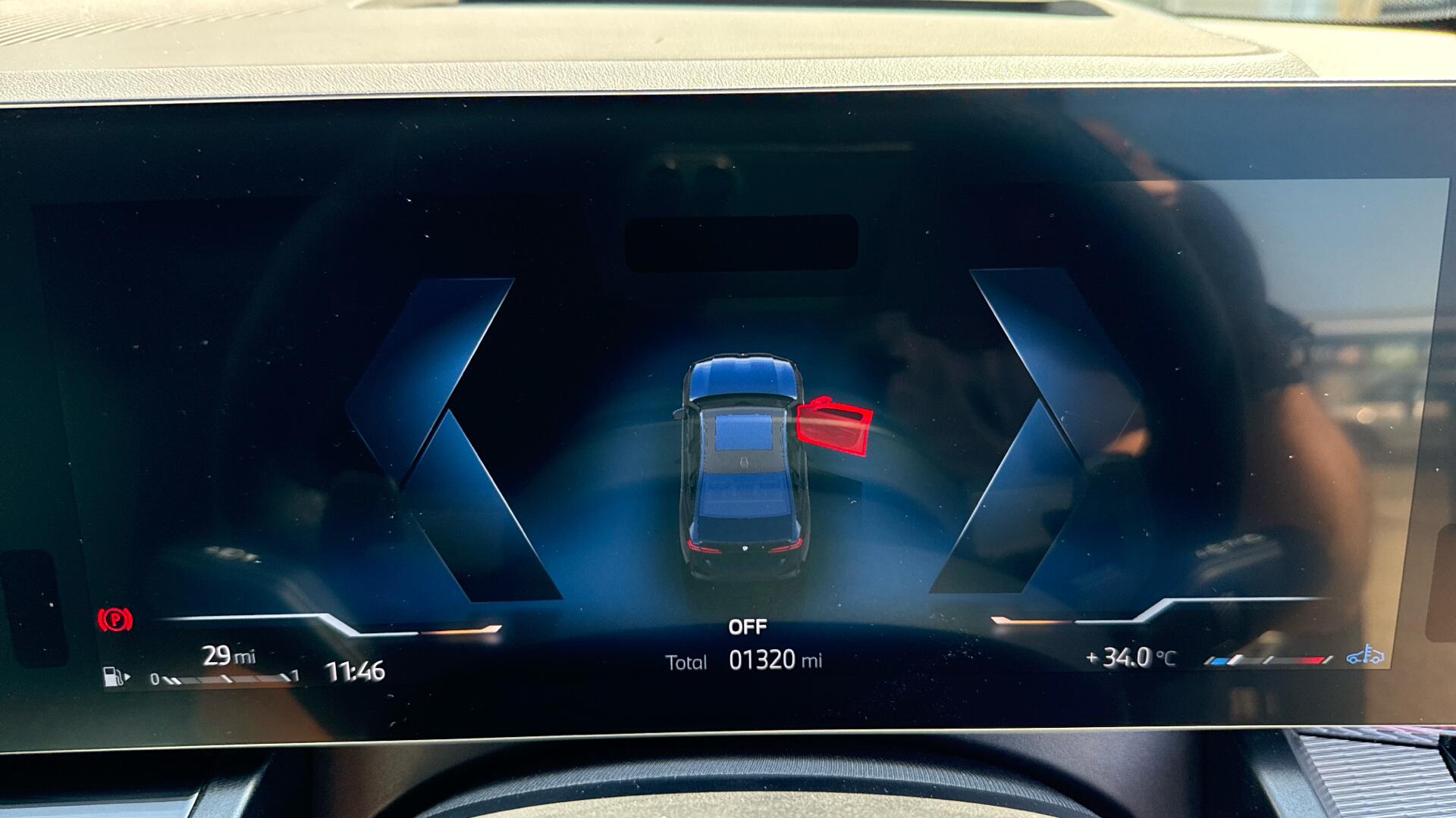 BMW 5 Series view 9