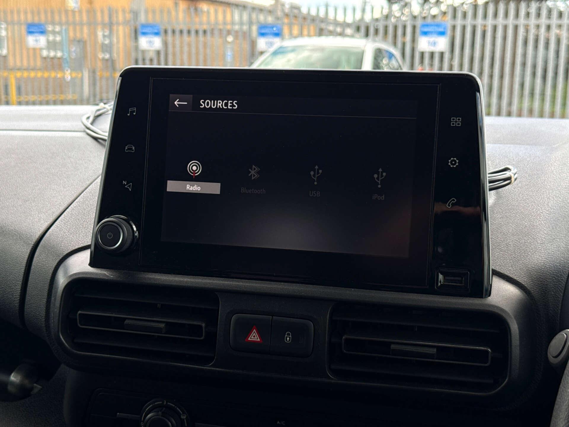 Vauxhall Combo Life view 56