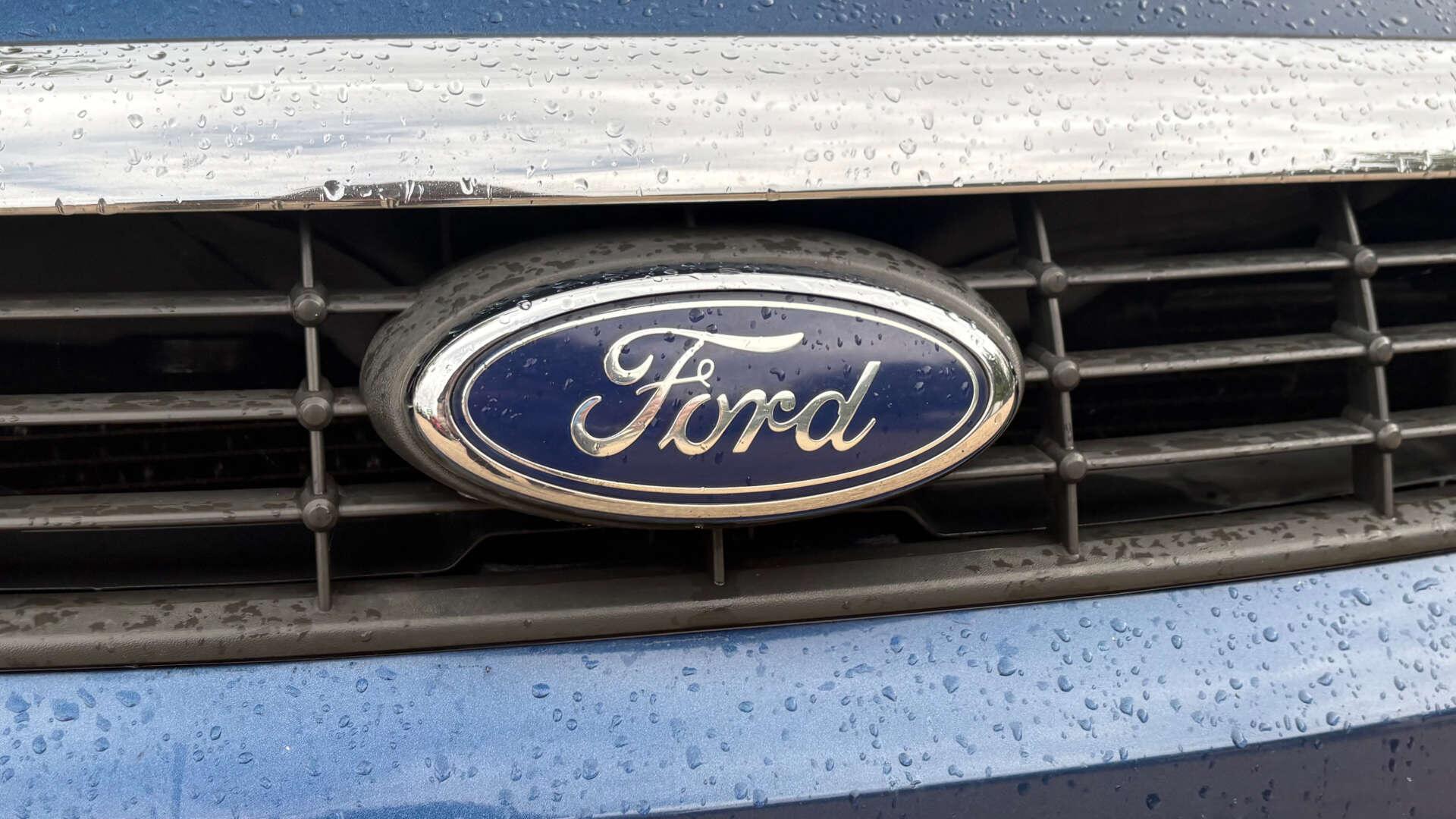 Ford Focus view 28