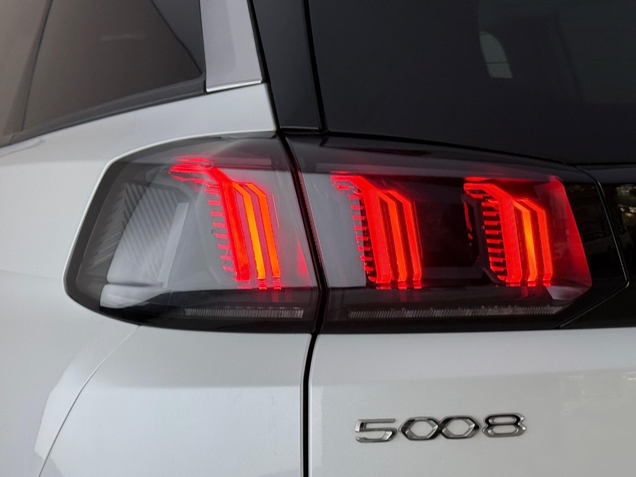 Peugeot 5008 view 11
