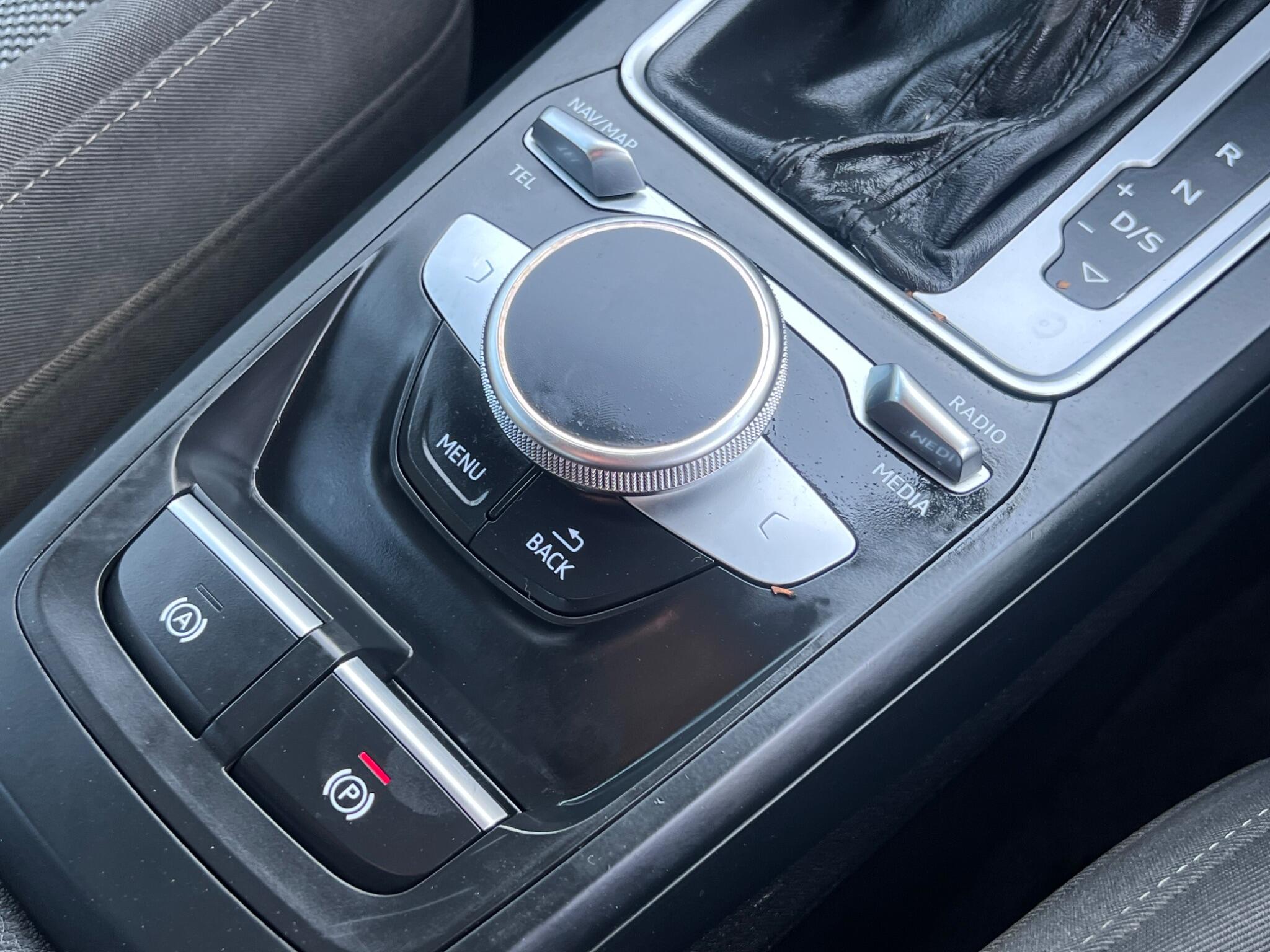 Audi Q2 view 24