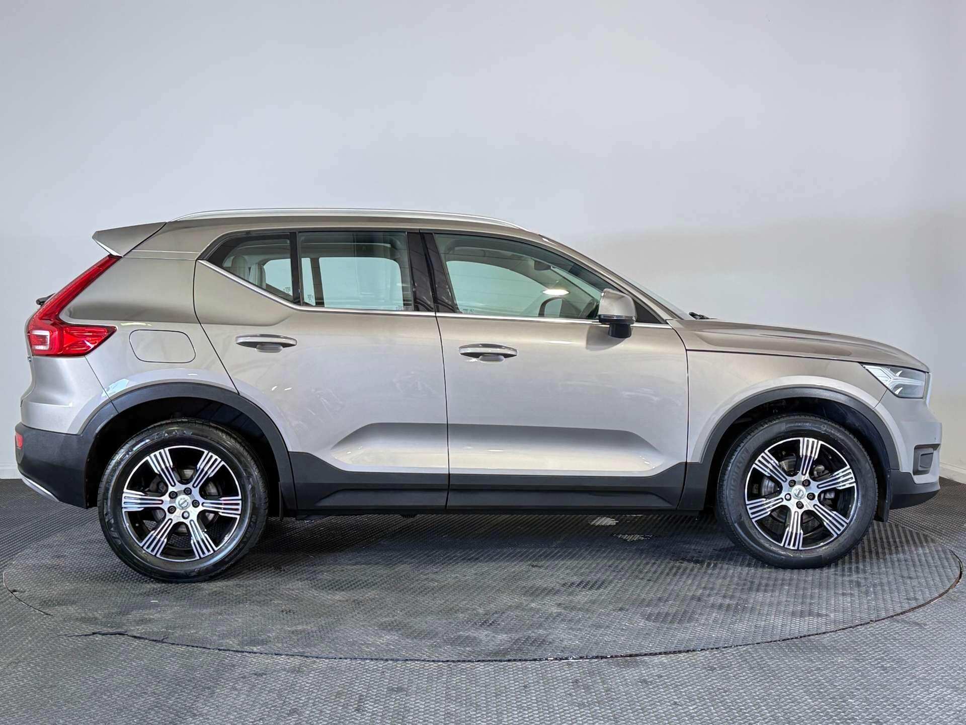 Volvo XC40 view 8