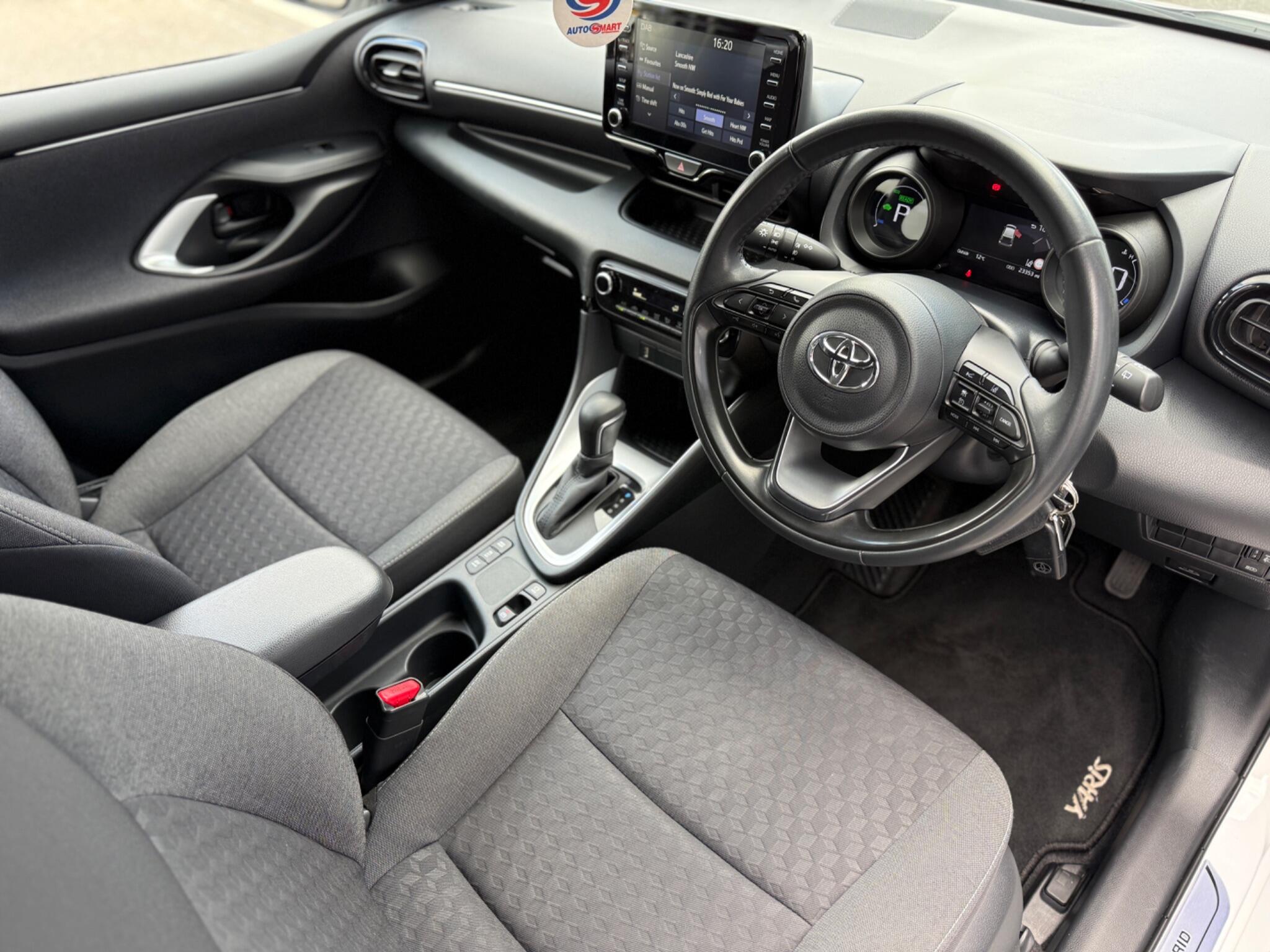 Toyota Yaris view 23
