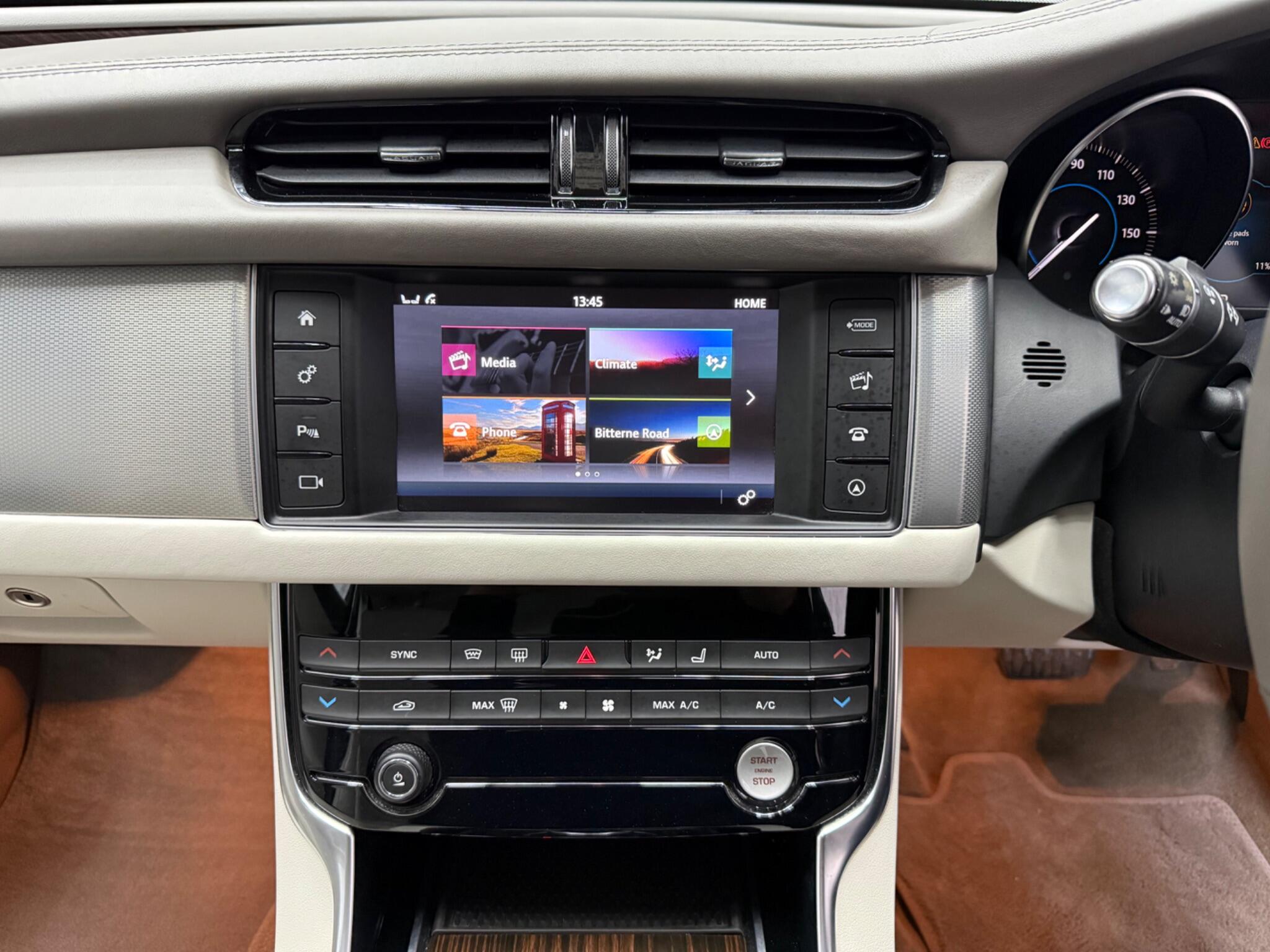 Jaguar XF view 14