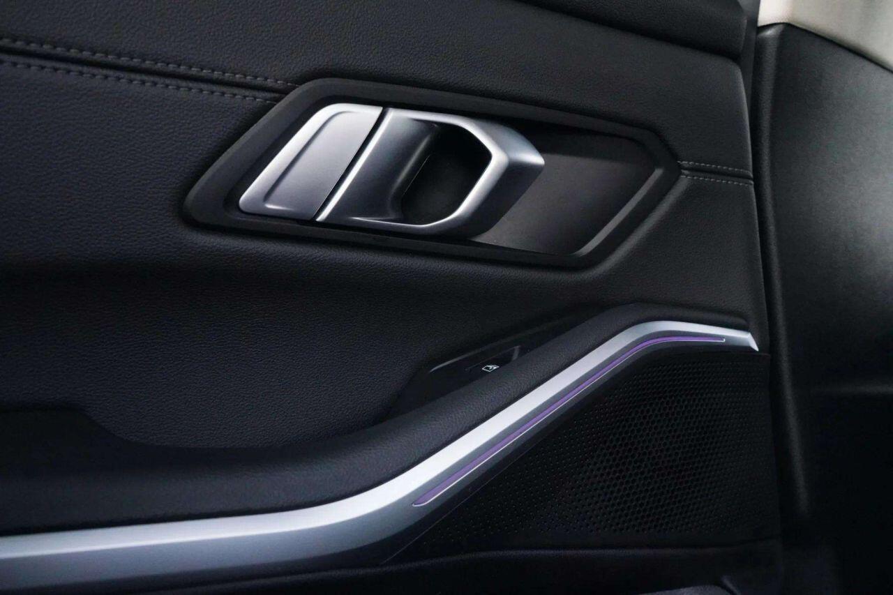 BMW 3 Series view 44