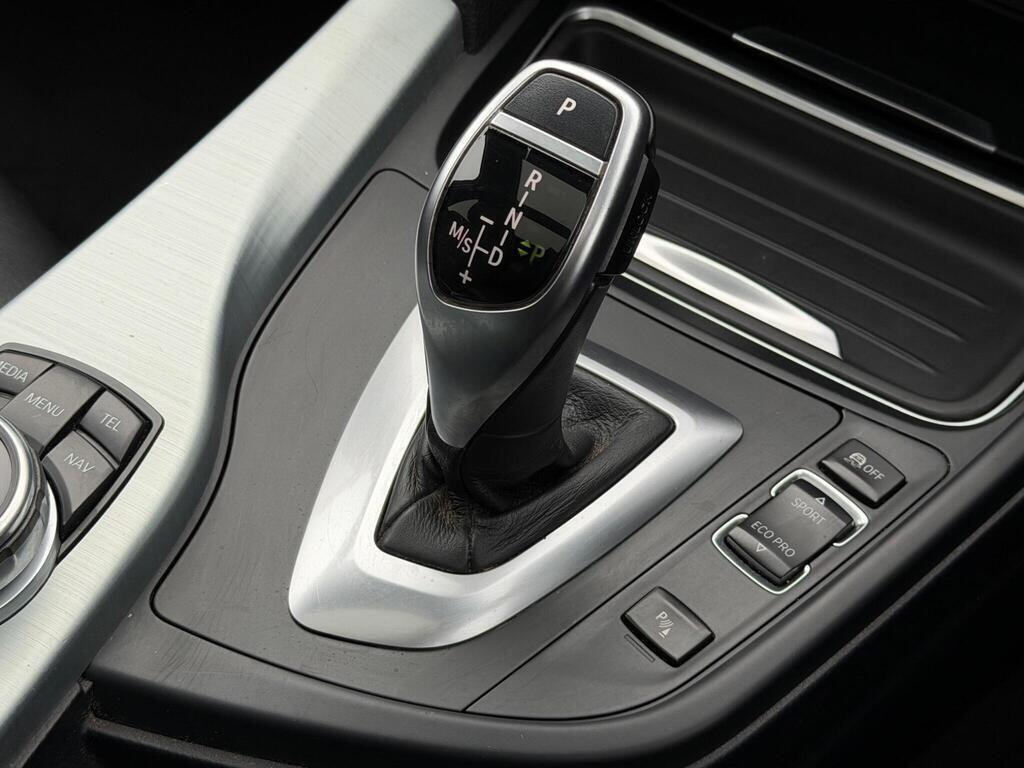 BMW 3 Series view 44