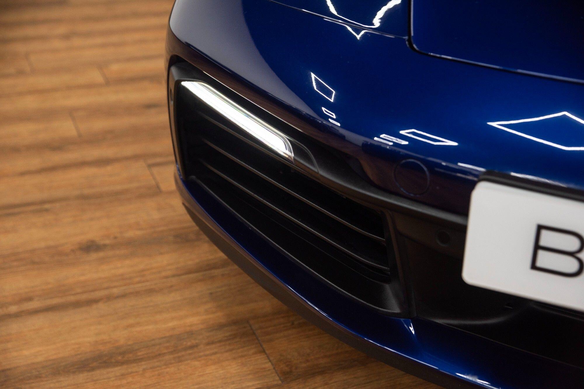 Porsche 911 view 14