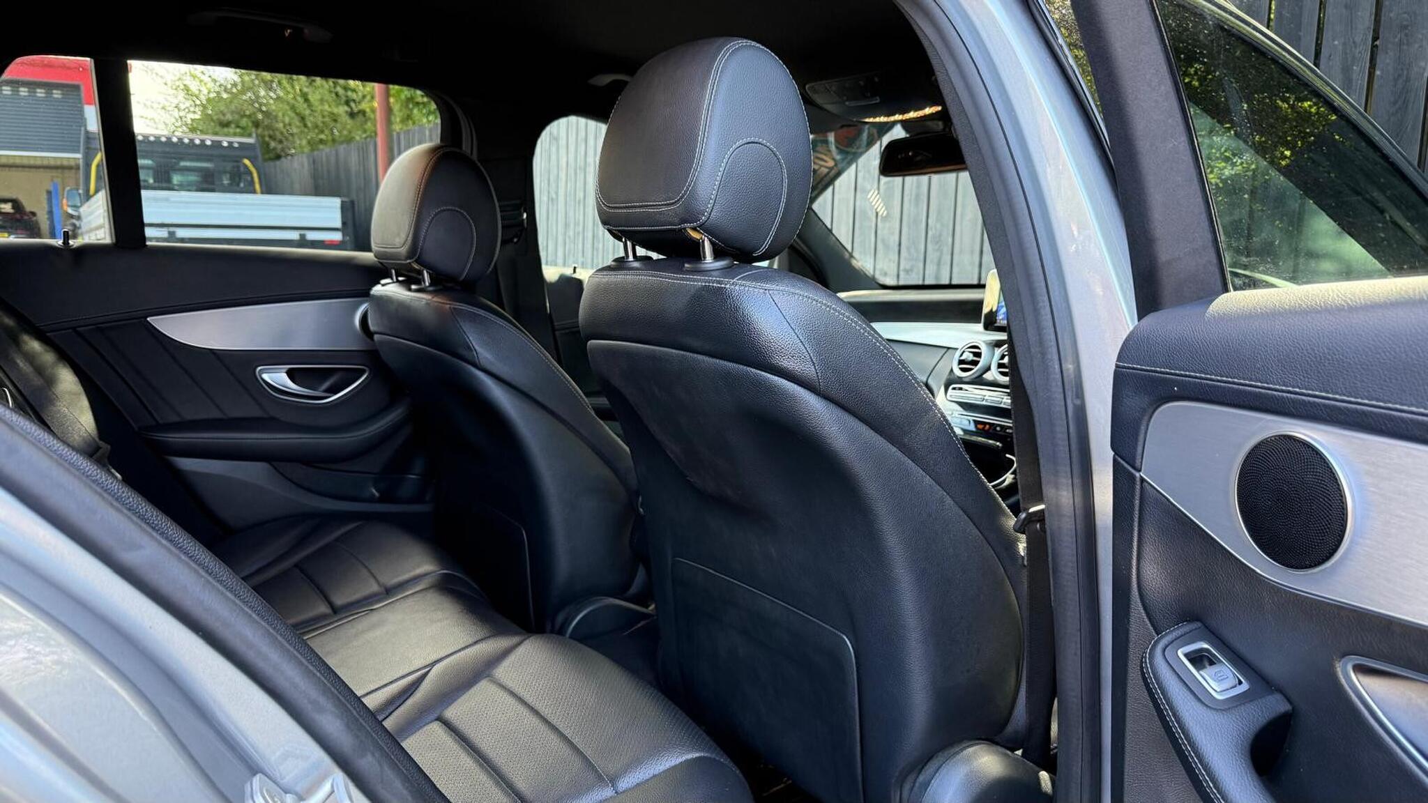Mercedes-Benz C-Class view 26