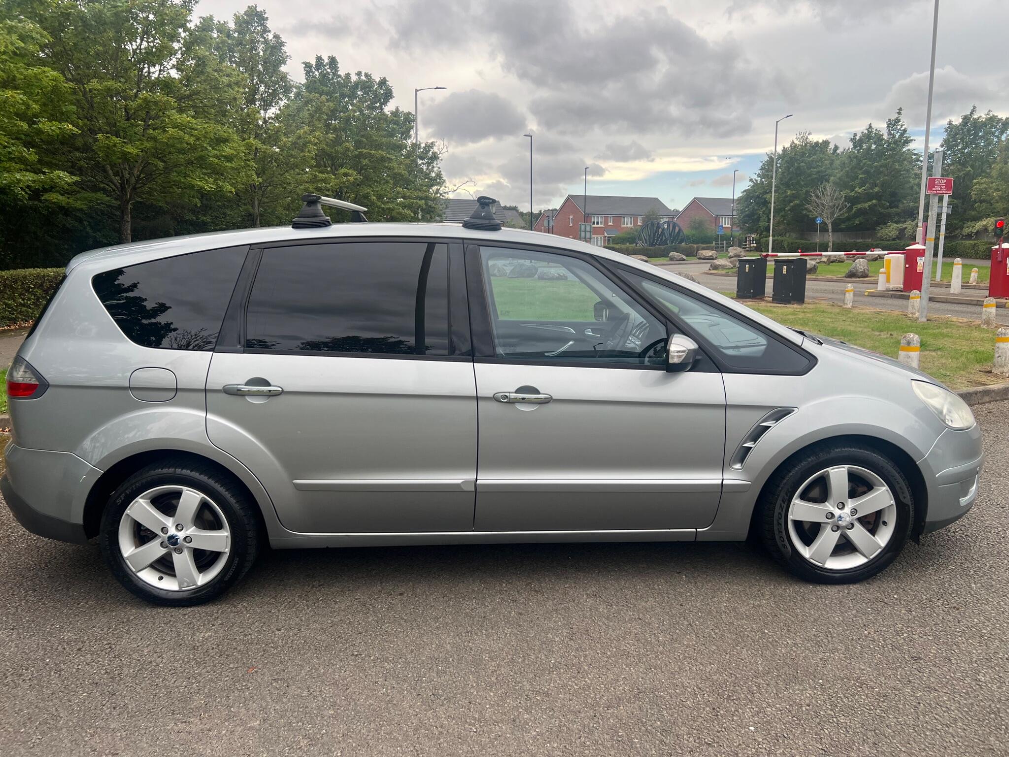 Ford S-Max view 8
