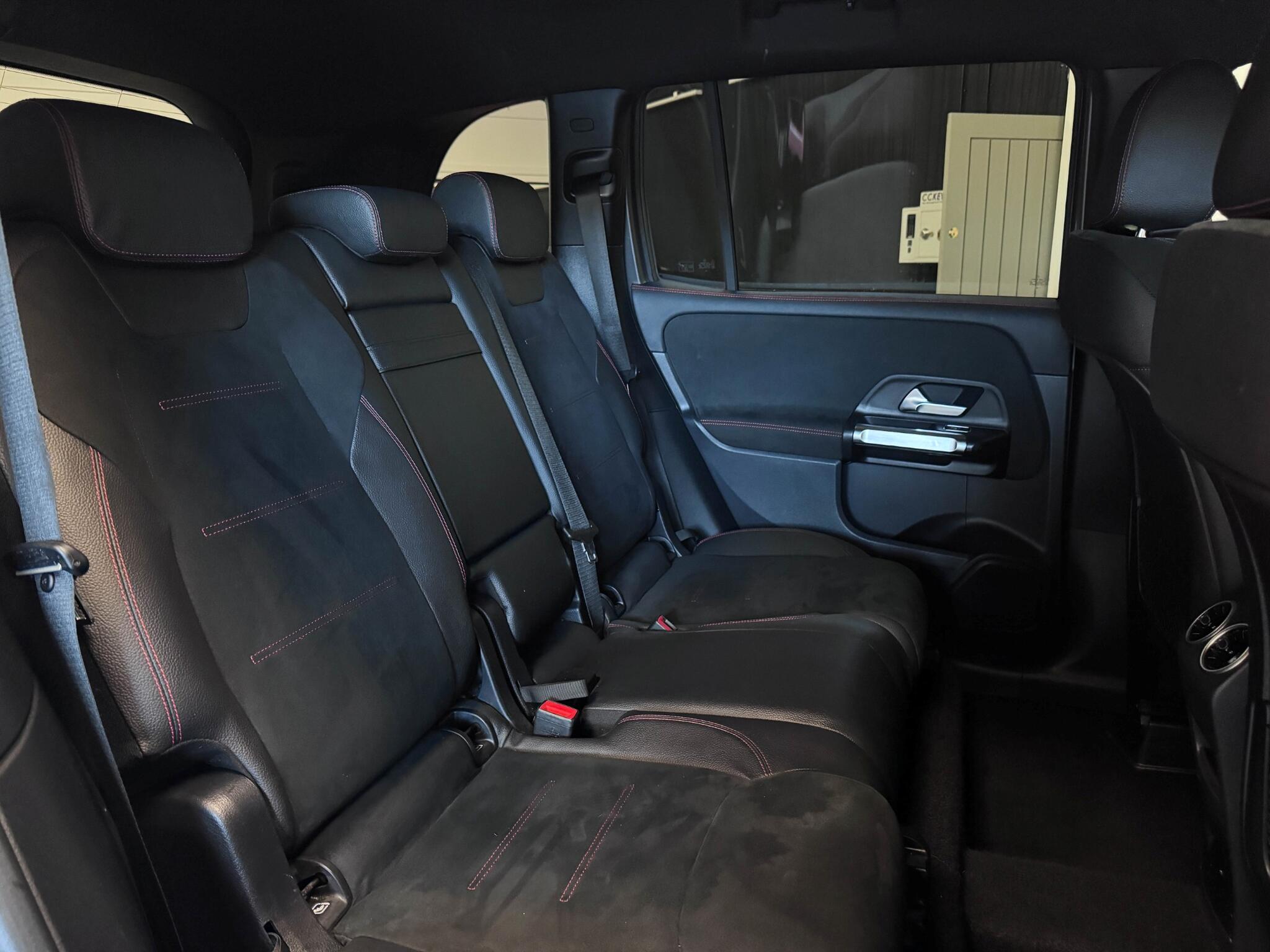 Mercedes-Benz GLB view 22