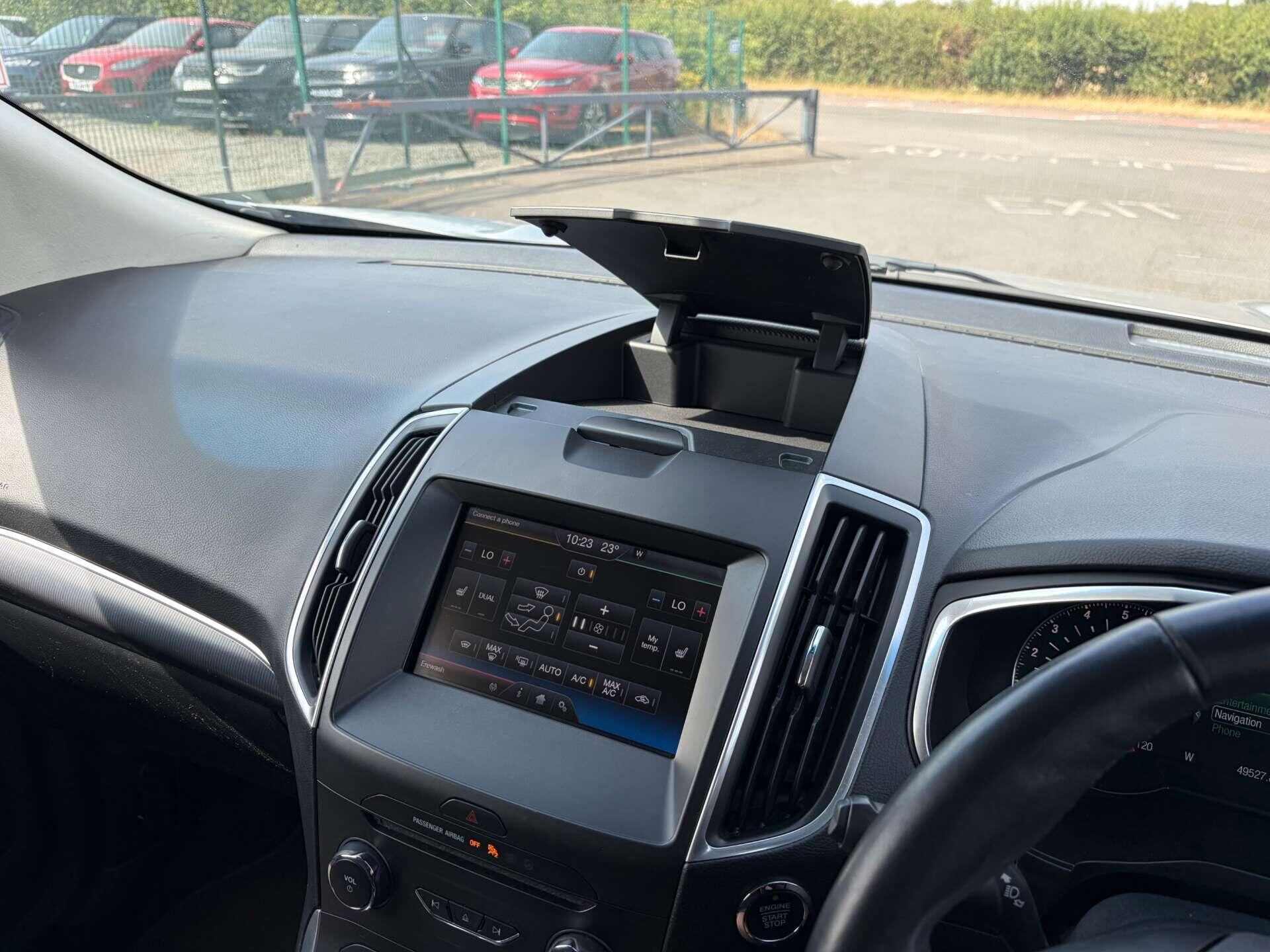 Ford Edge view 51