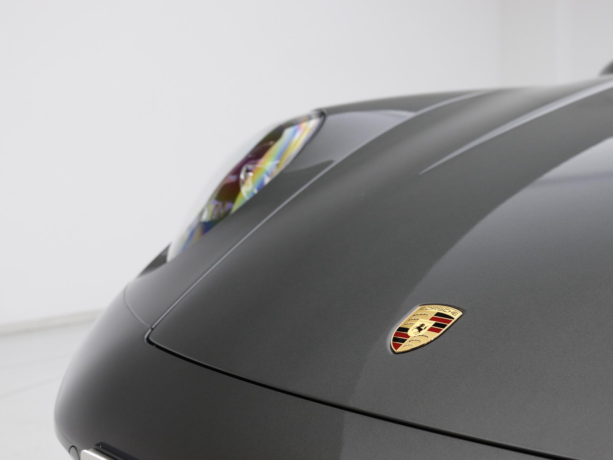 Porsche 911 view 26