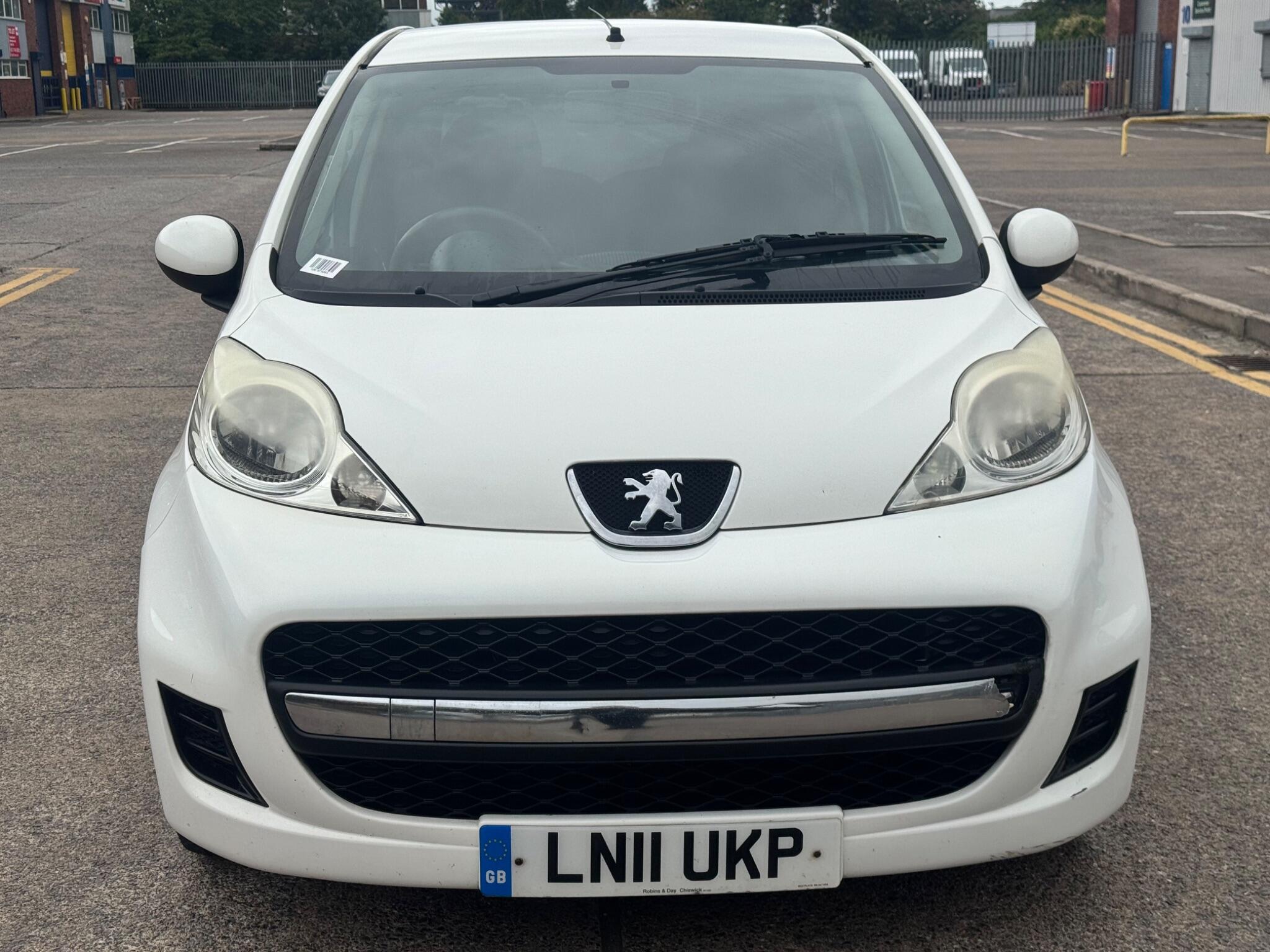 Peugeot 107 view 2
