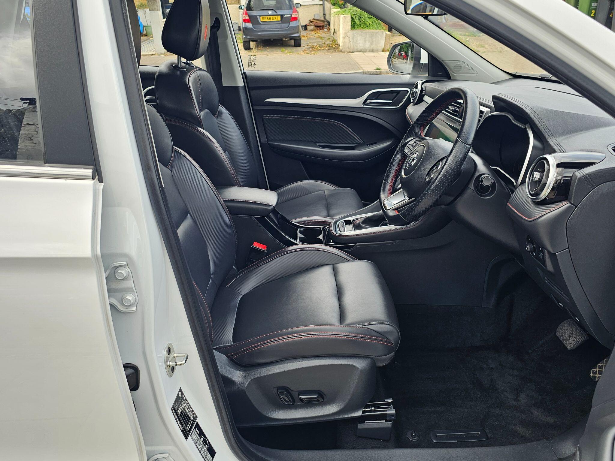 MG ZS view 34