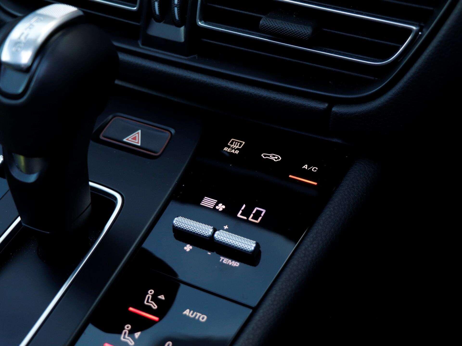 Porsche Macan view 18