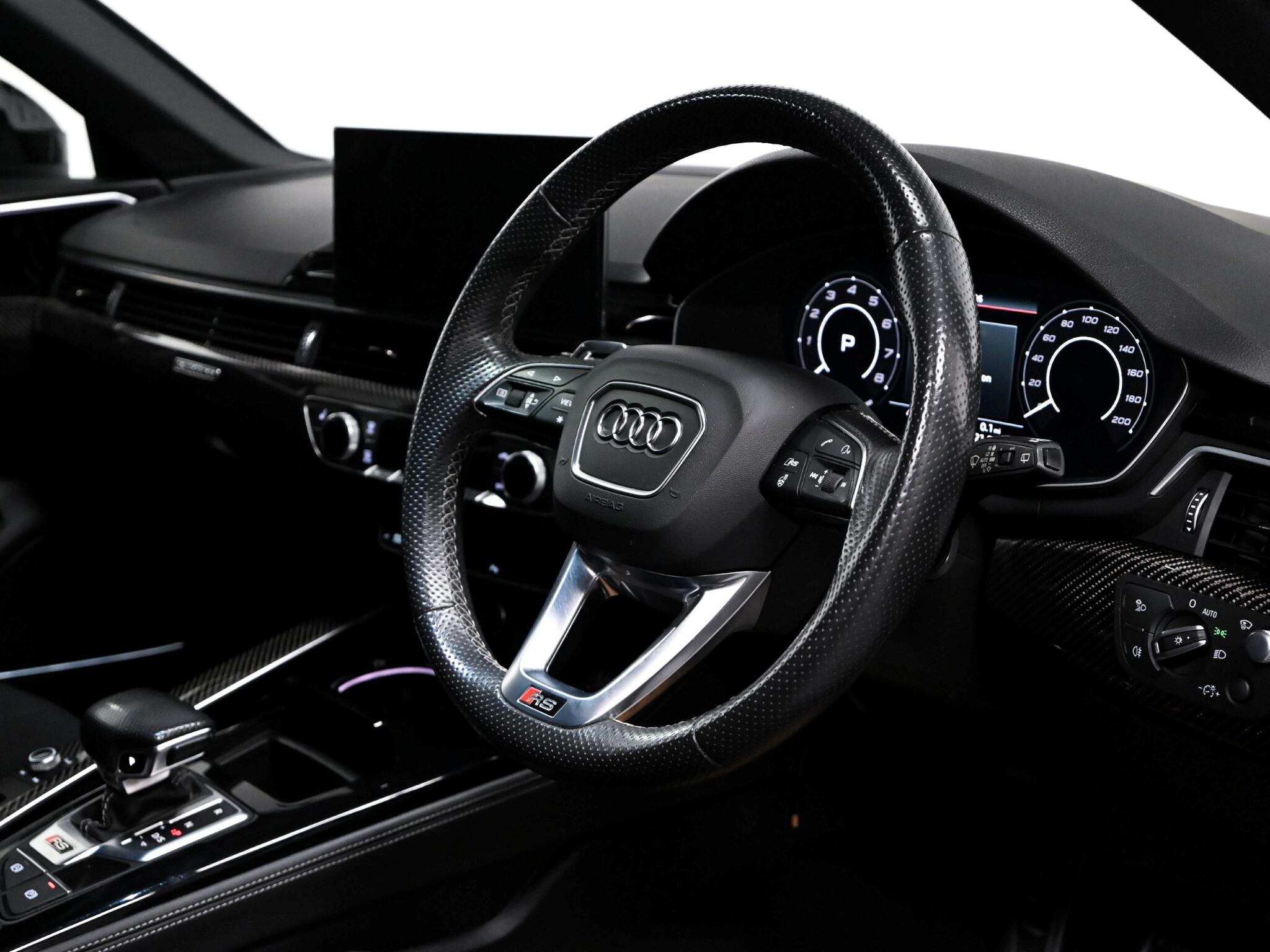 Audi RS4 Avant view 12